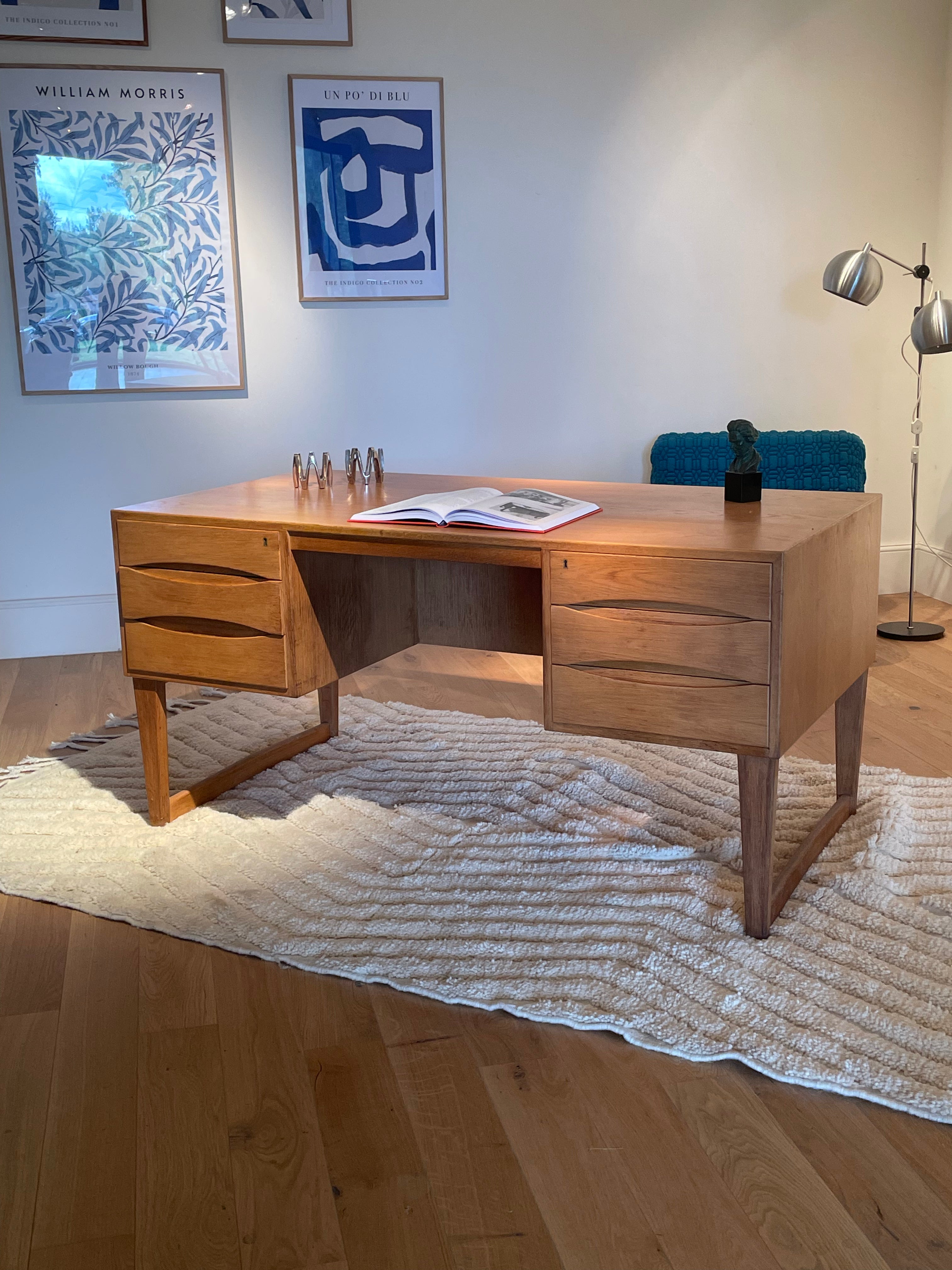 Bureau scandinave vintage en chêne doré "Anders"
