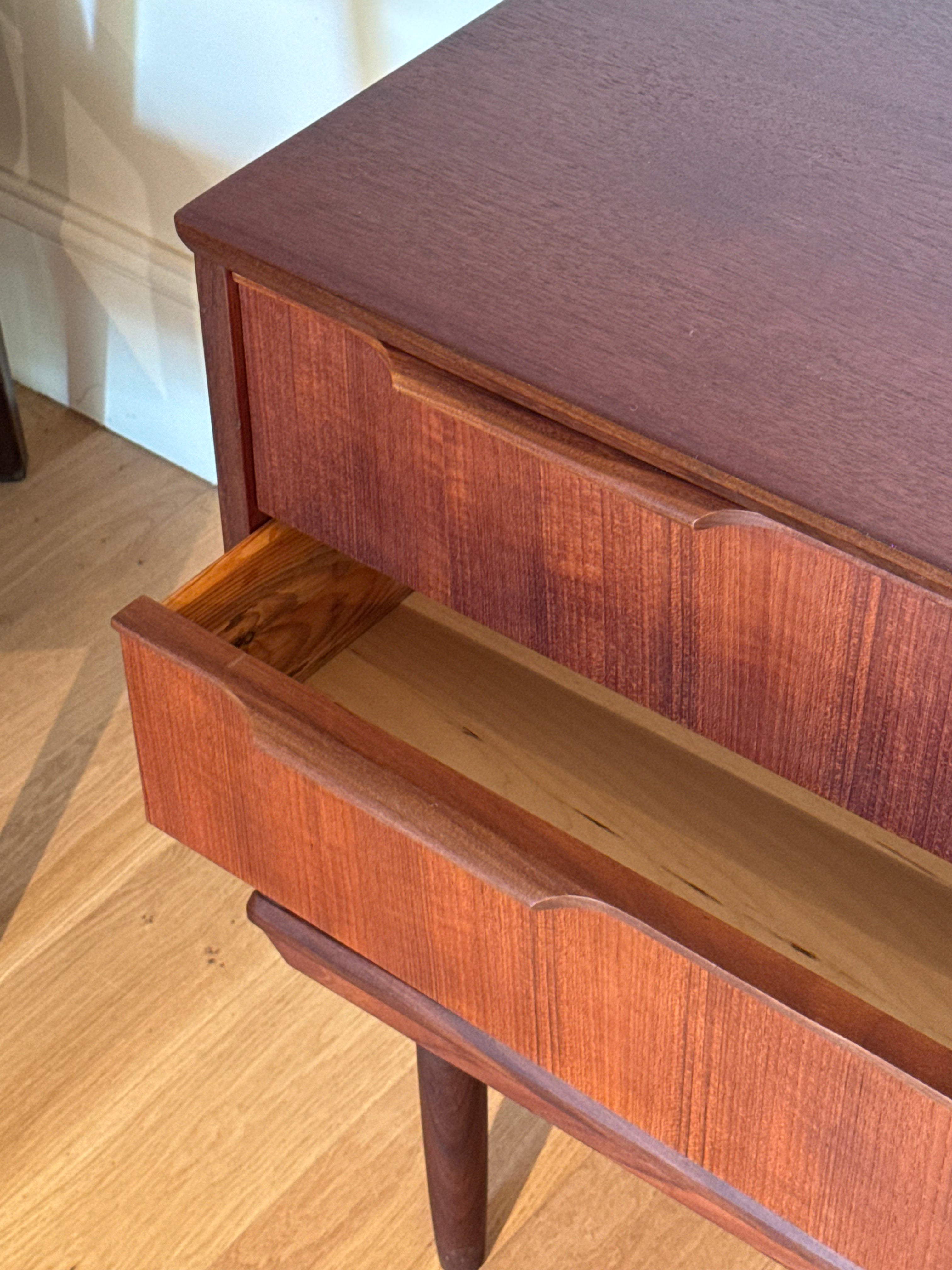 Commode scandinave vintage "Ingrid" en teck