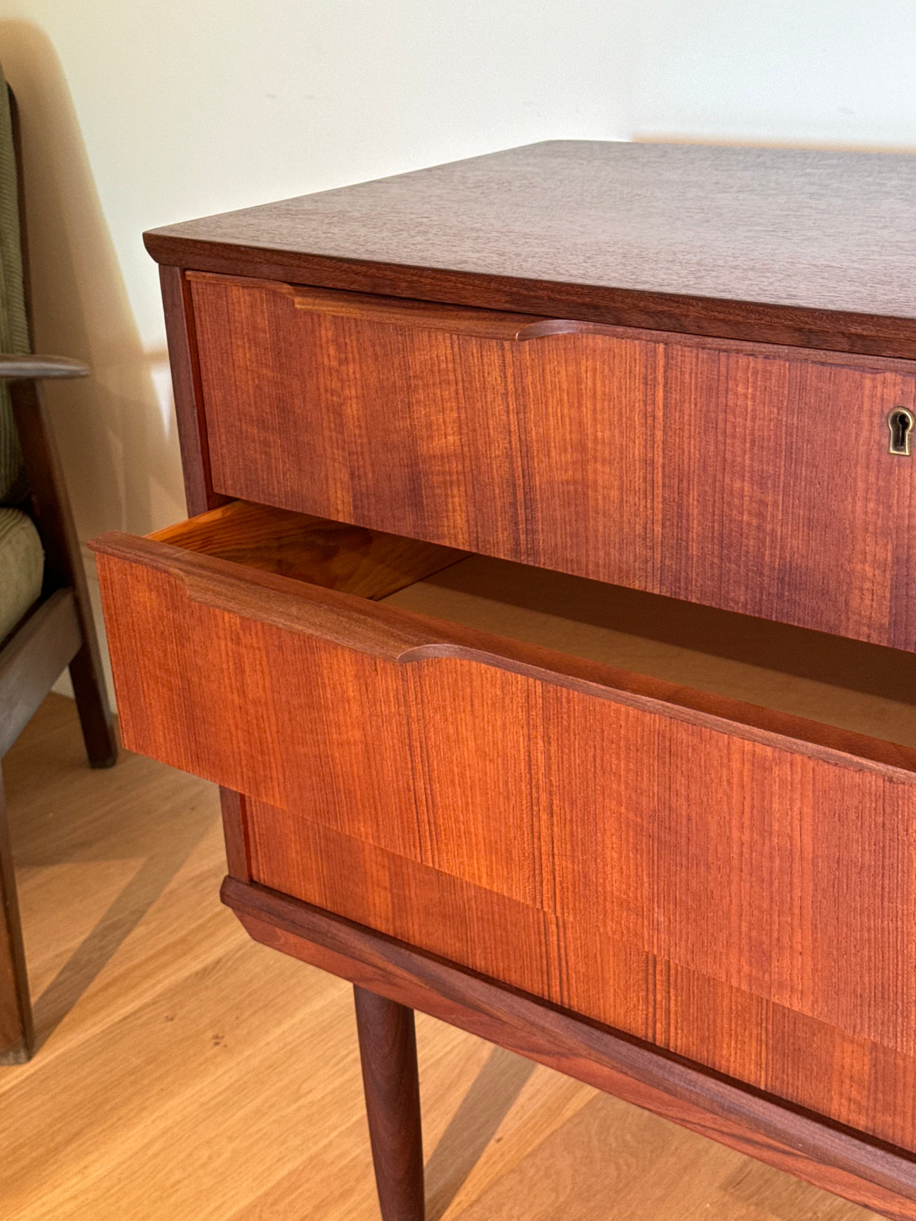 Commode scandinave vintage "Ingrid" en teck