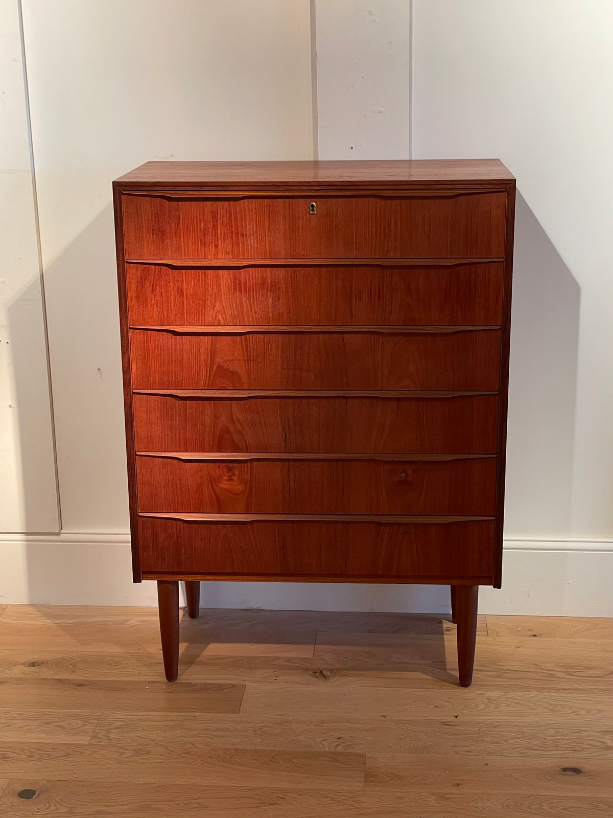 Commode haute scandinave vintage en teck "Rigmor"