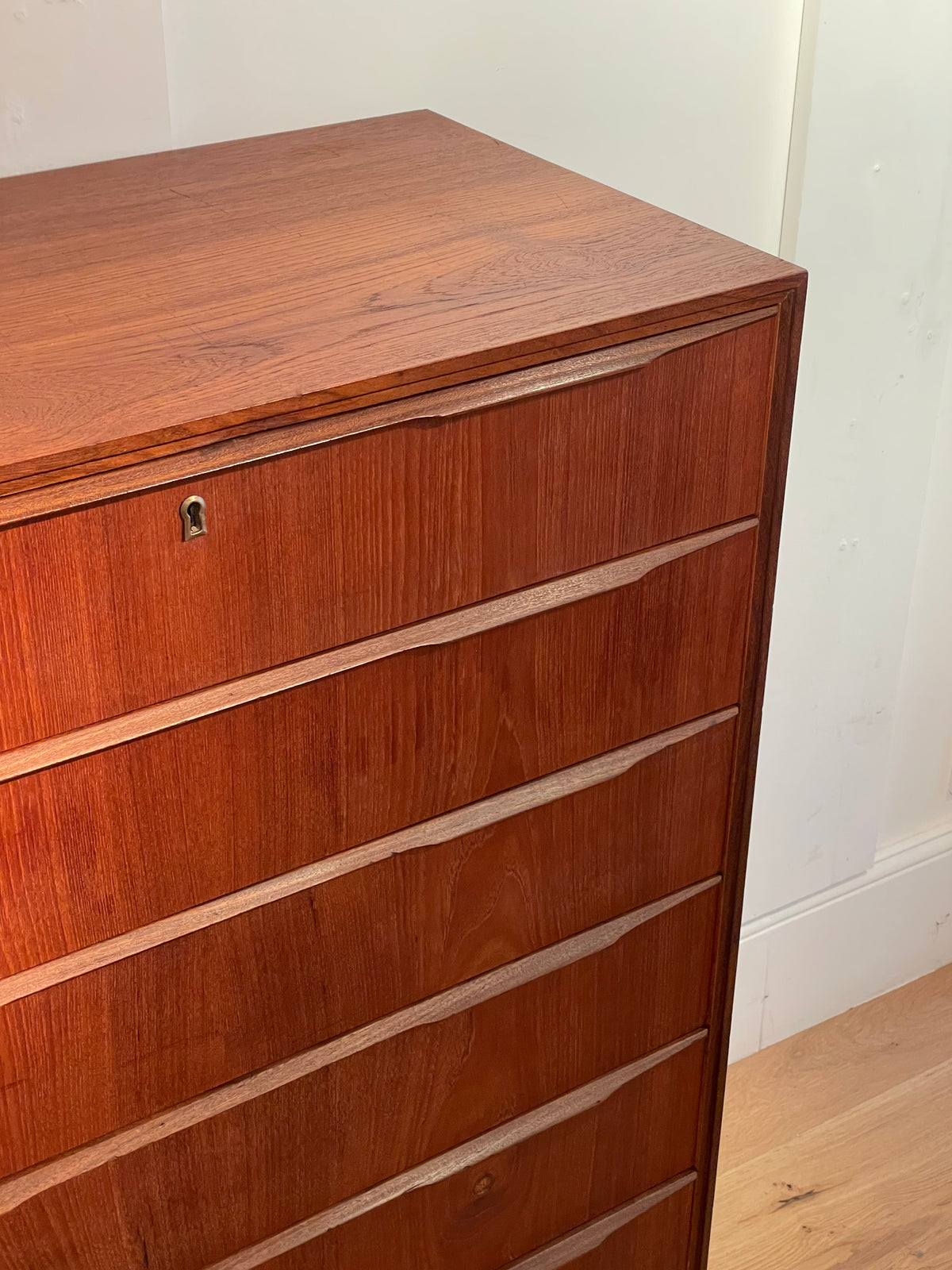 Commode haute scandinave vintage en teck "Rigmor"