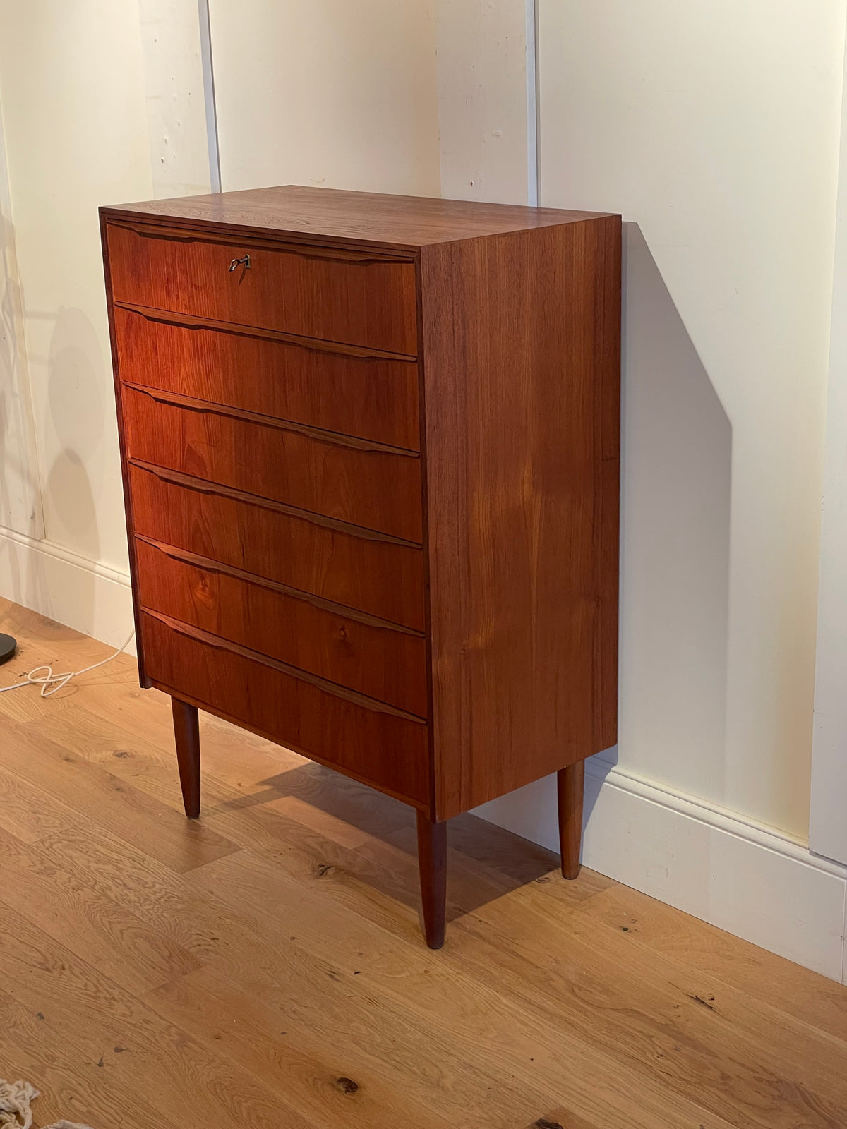 Commode haute scandinave vintage en teck "Rigmor"