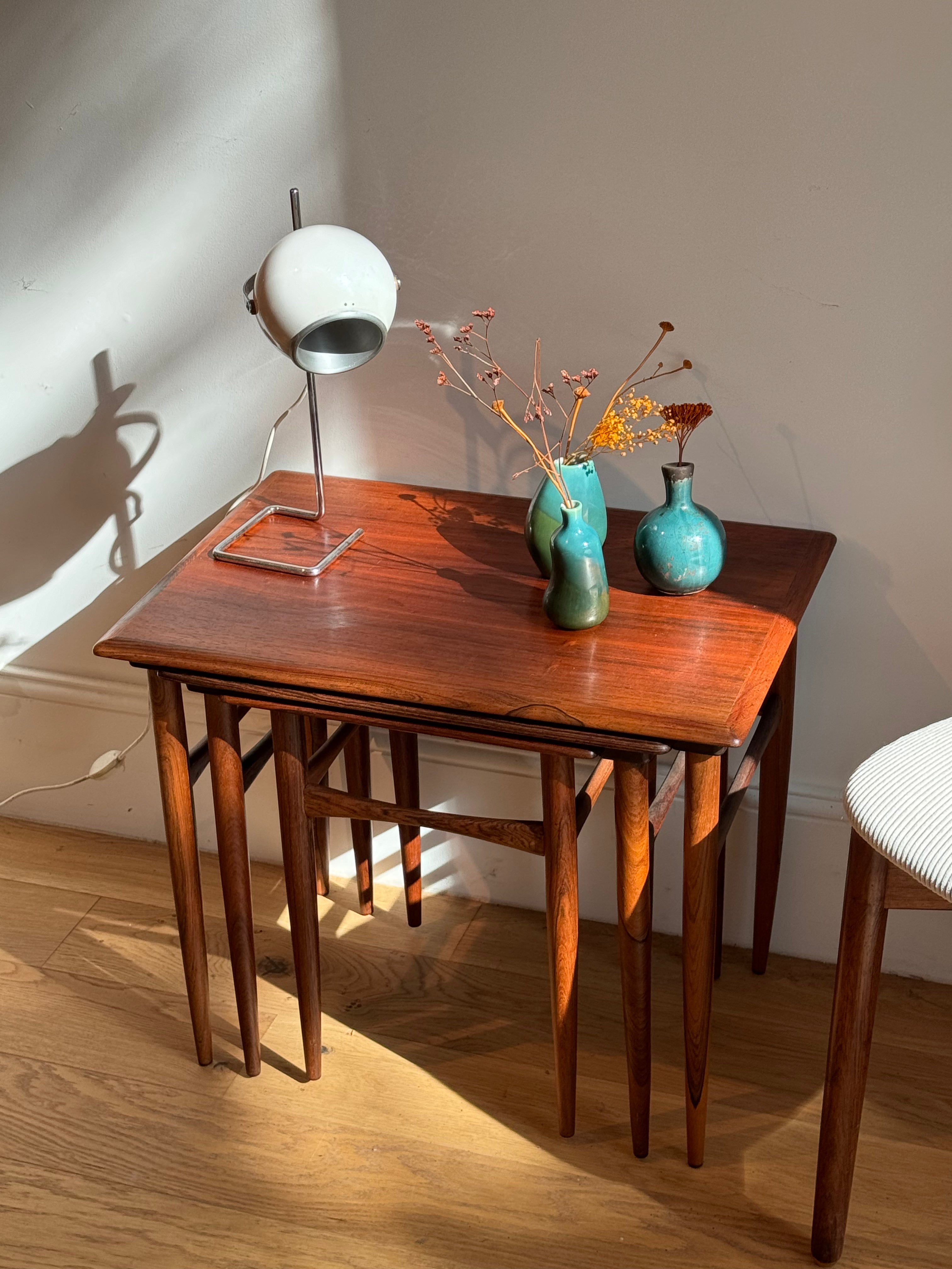 Trio de tables gigognes scandinaves vintage en teck « Signe »
