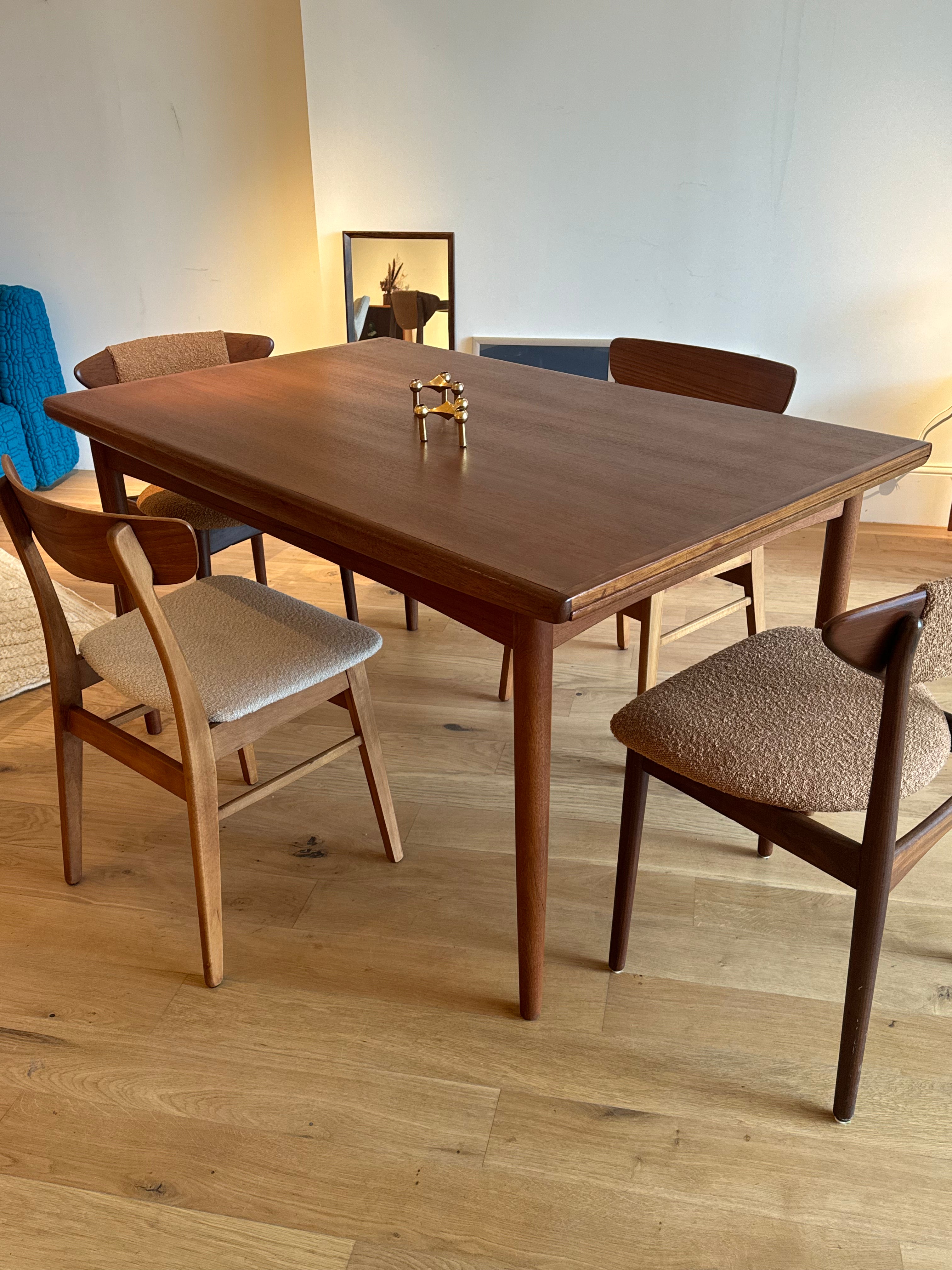 Table scandinave vintage en teck Johannes Andersen