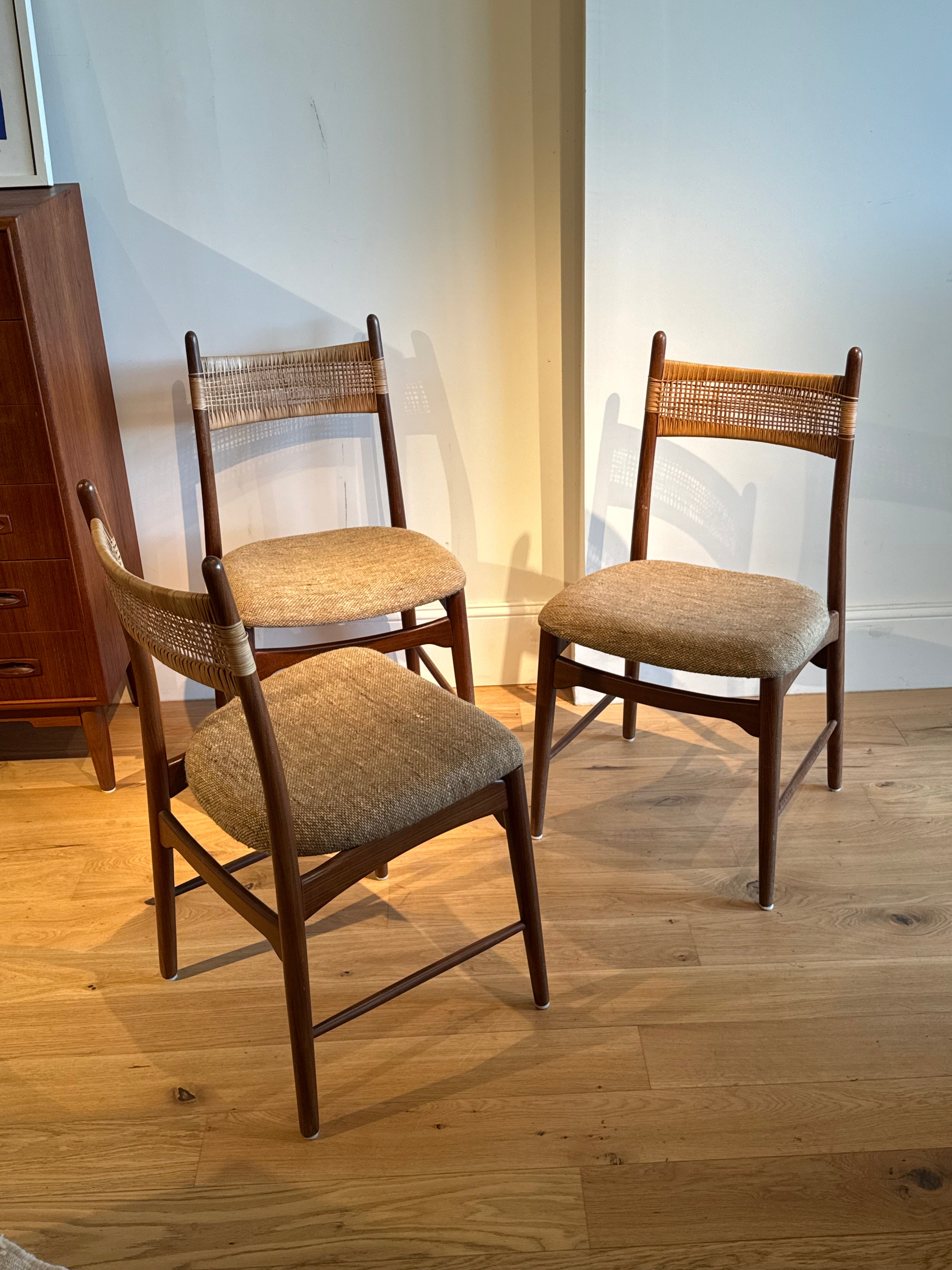 Chaise scandinave vintage "Hanne" en teck (4 disponibles)