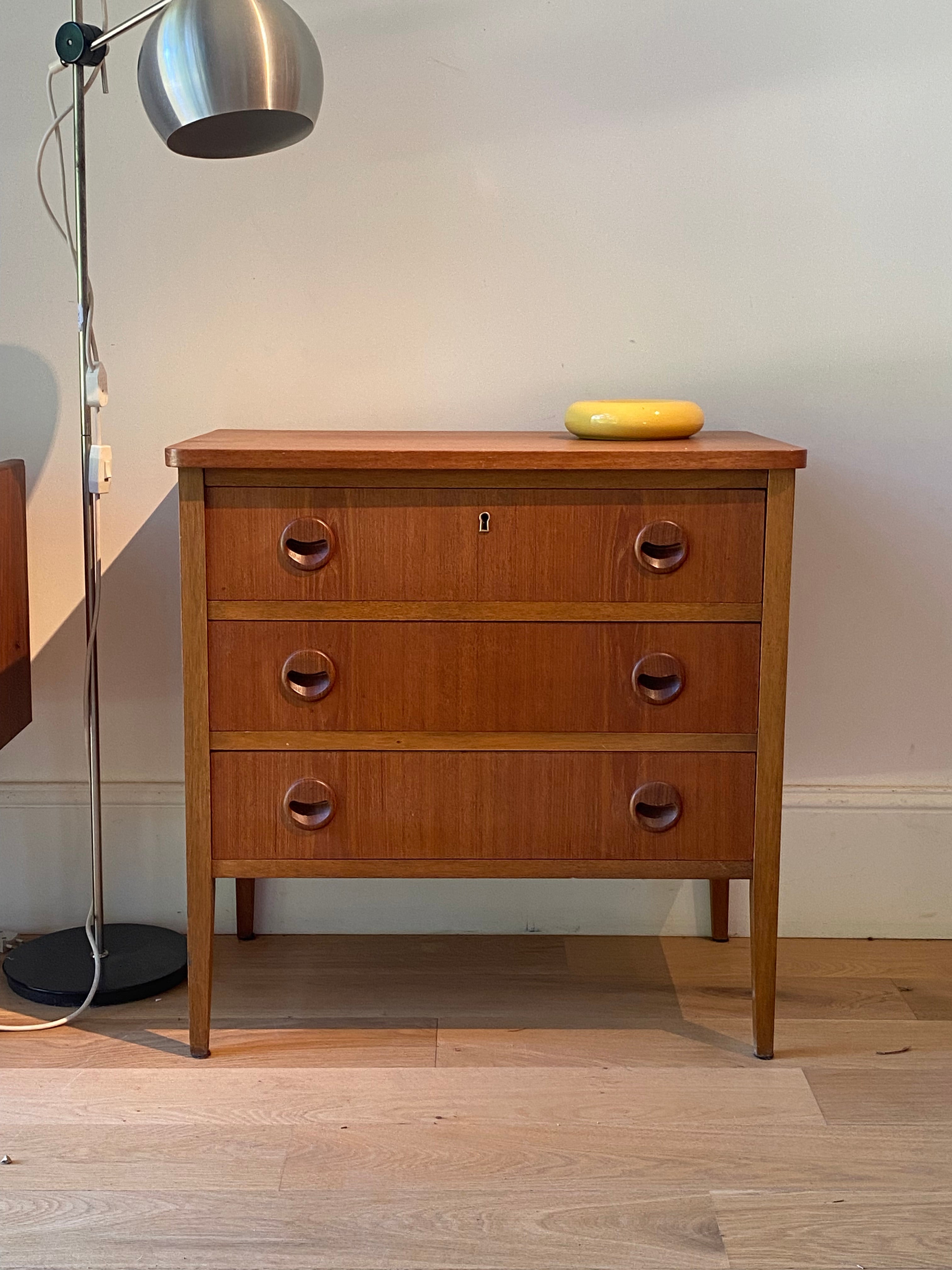 Commode scandinave vintage en teck "Mia"