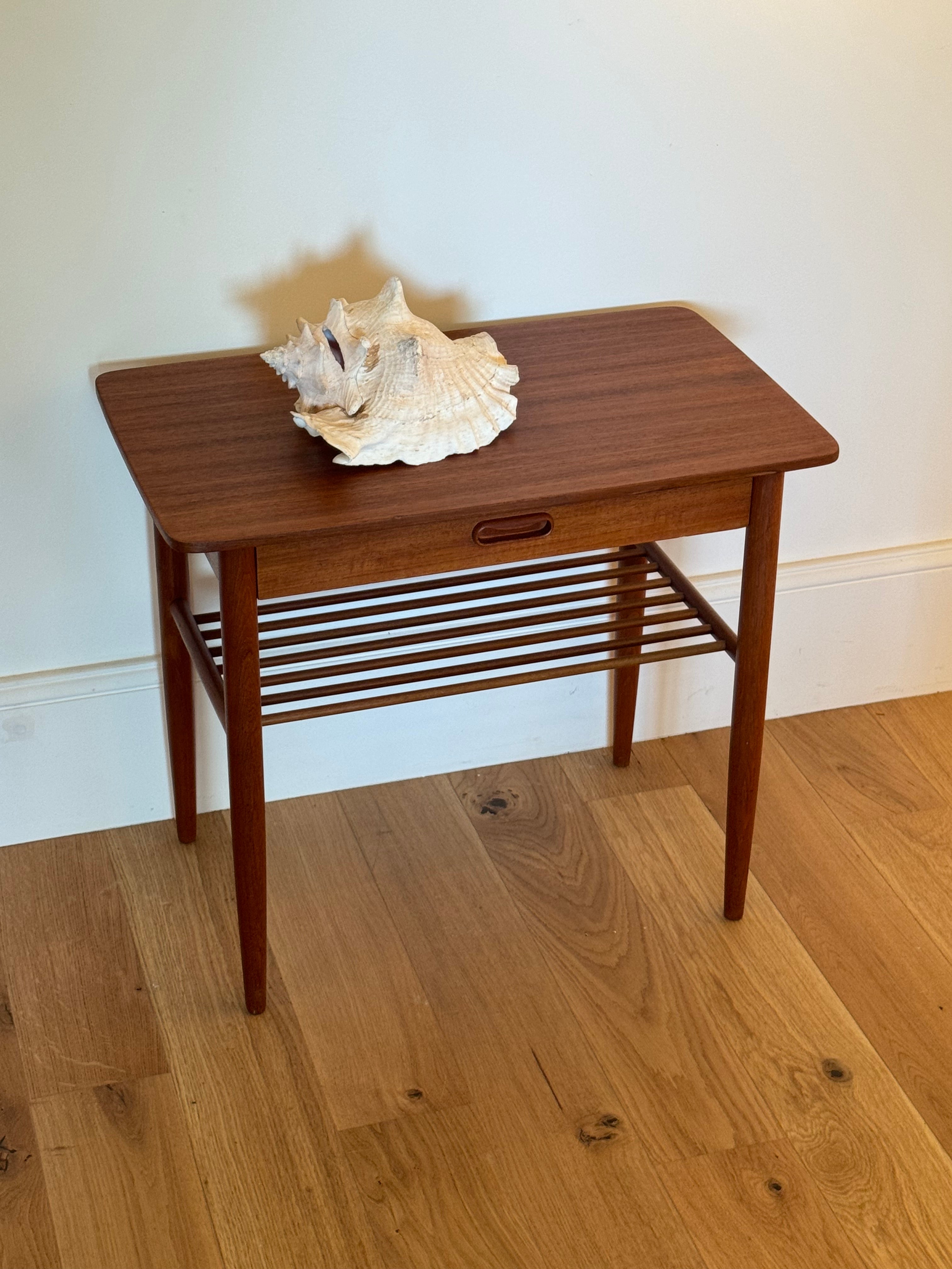 Table de chevet scandinave vintage "Asta"
