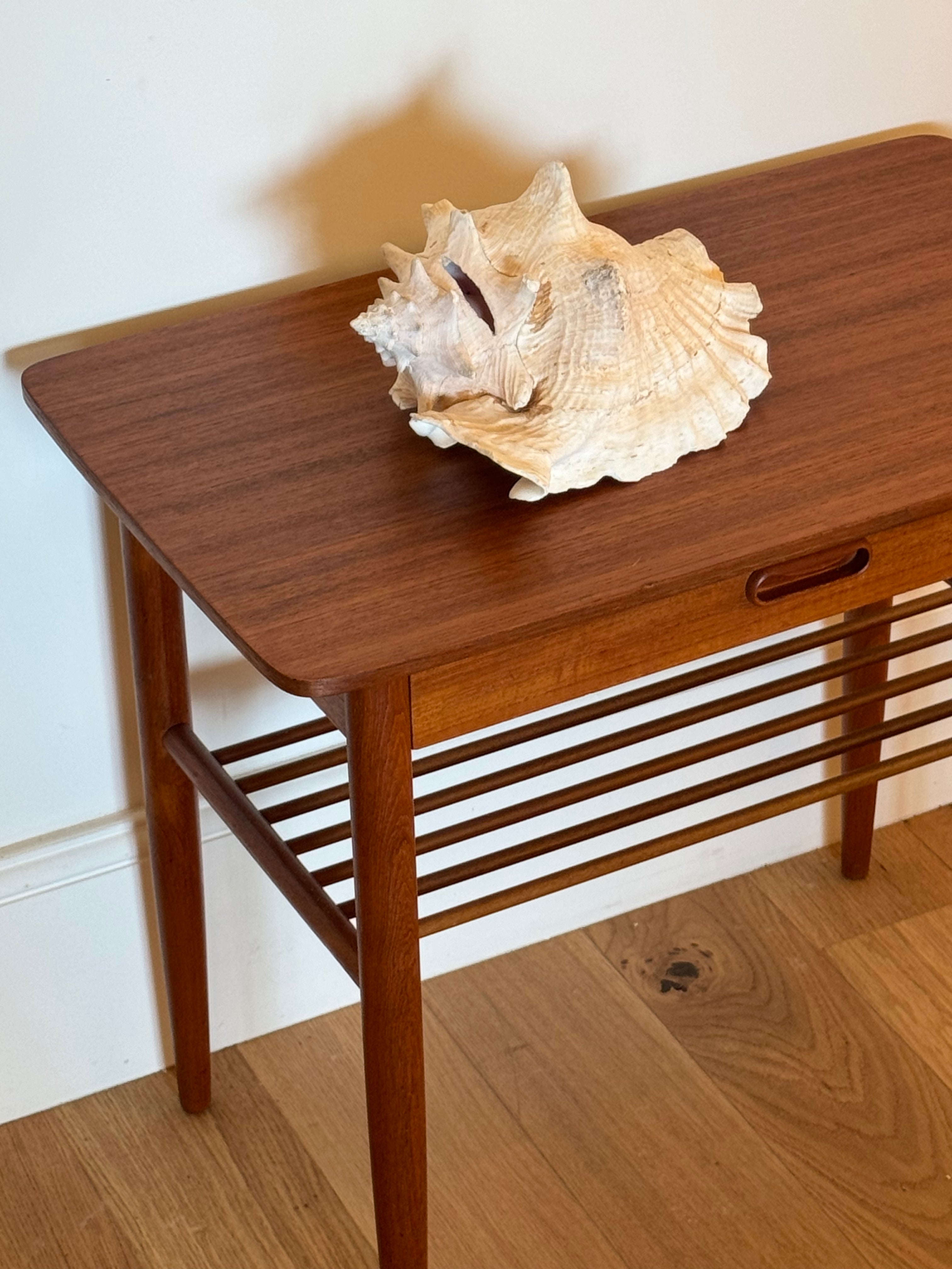 Table de chevet scandinave vintage "Asta"