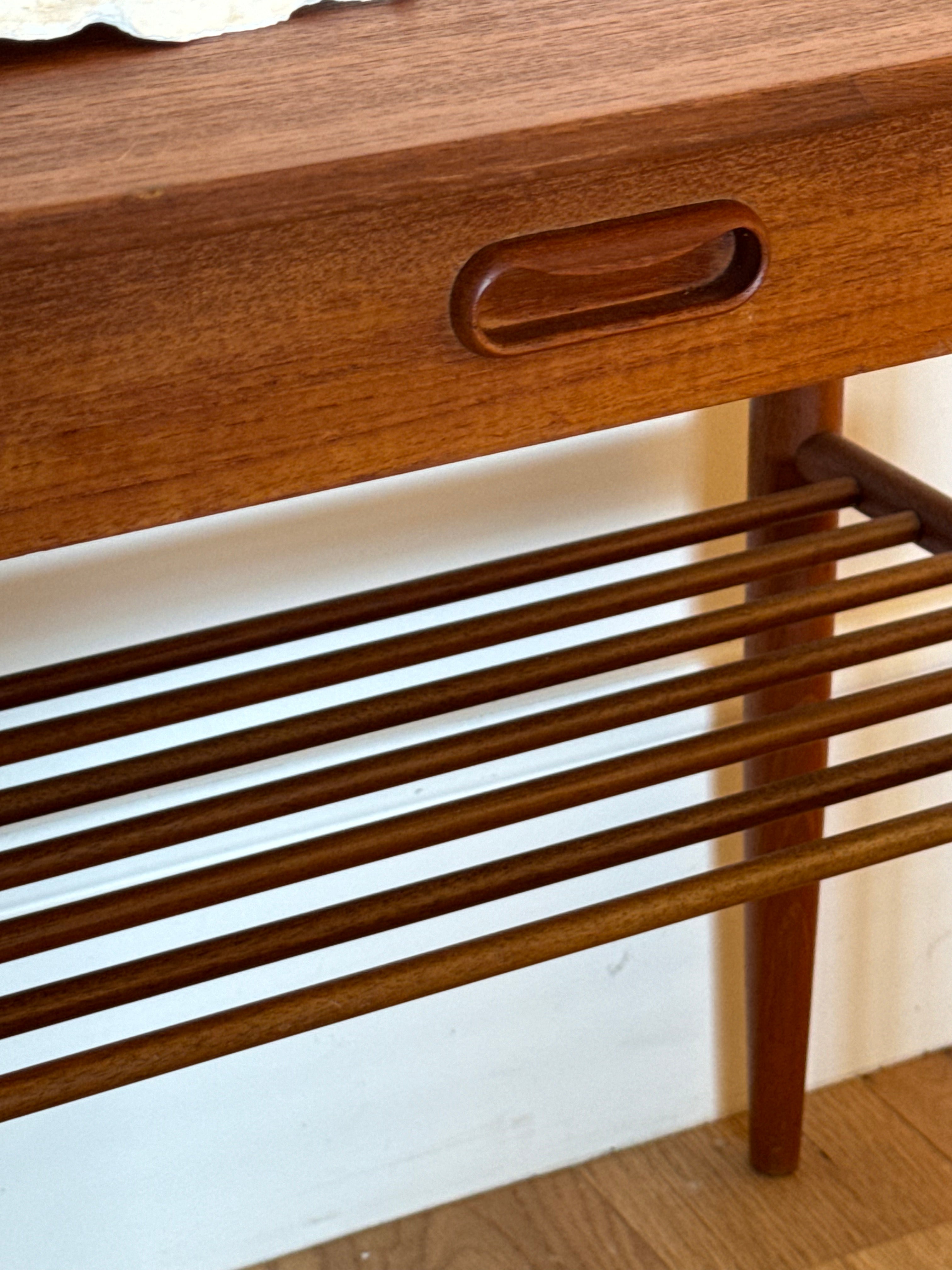 Table de chevet scandinave vintage "Asta"