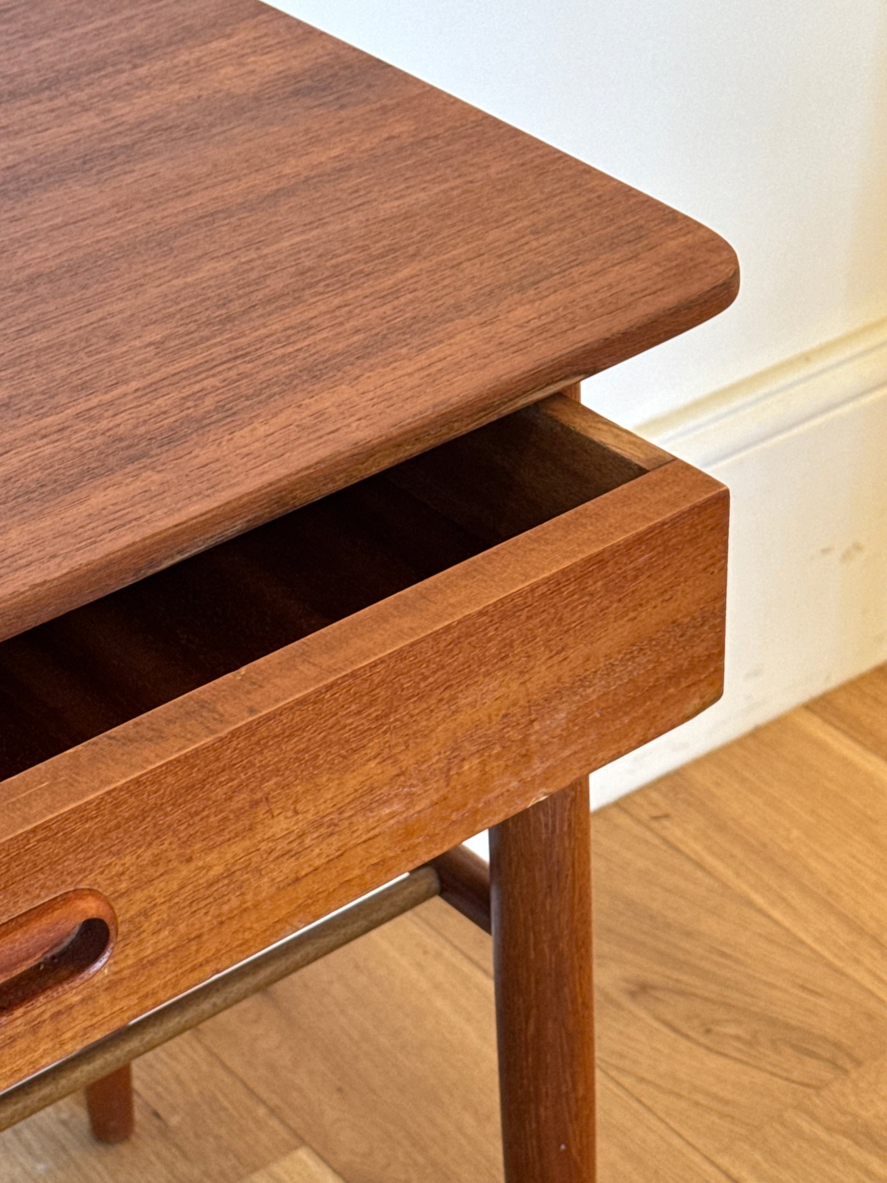 Table de chevet scandinave vintage "Asta"