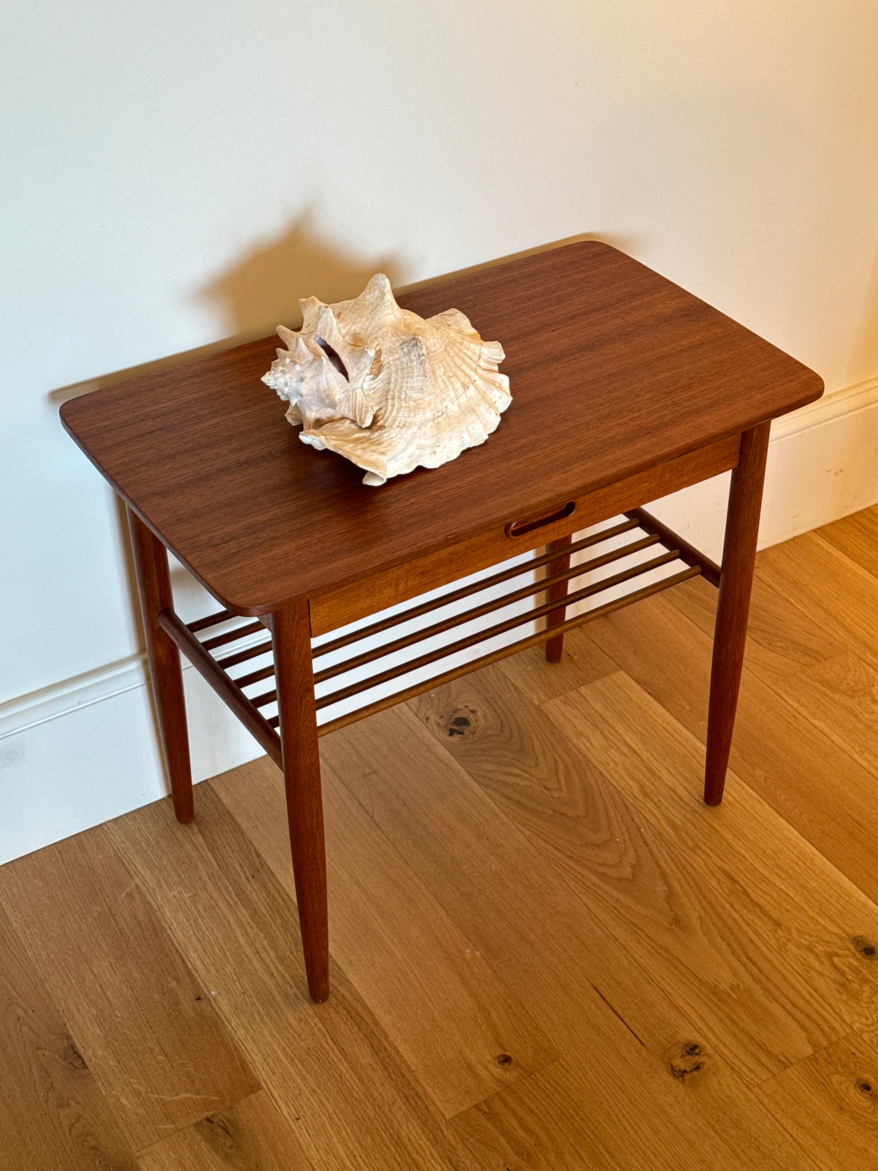 Table de chevet scandinave vintage "Asta"