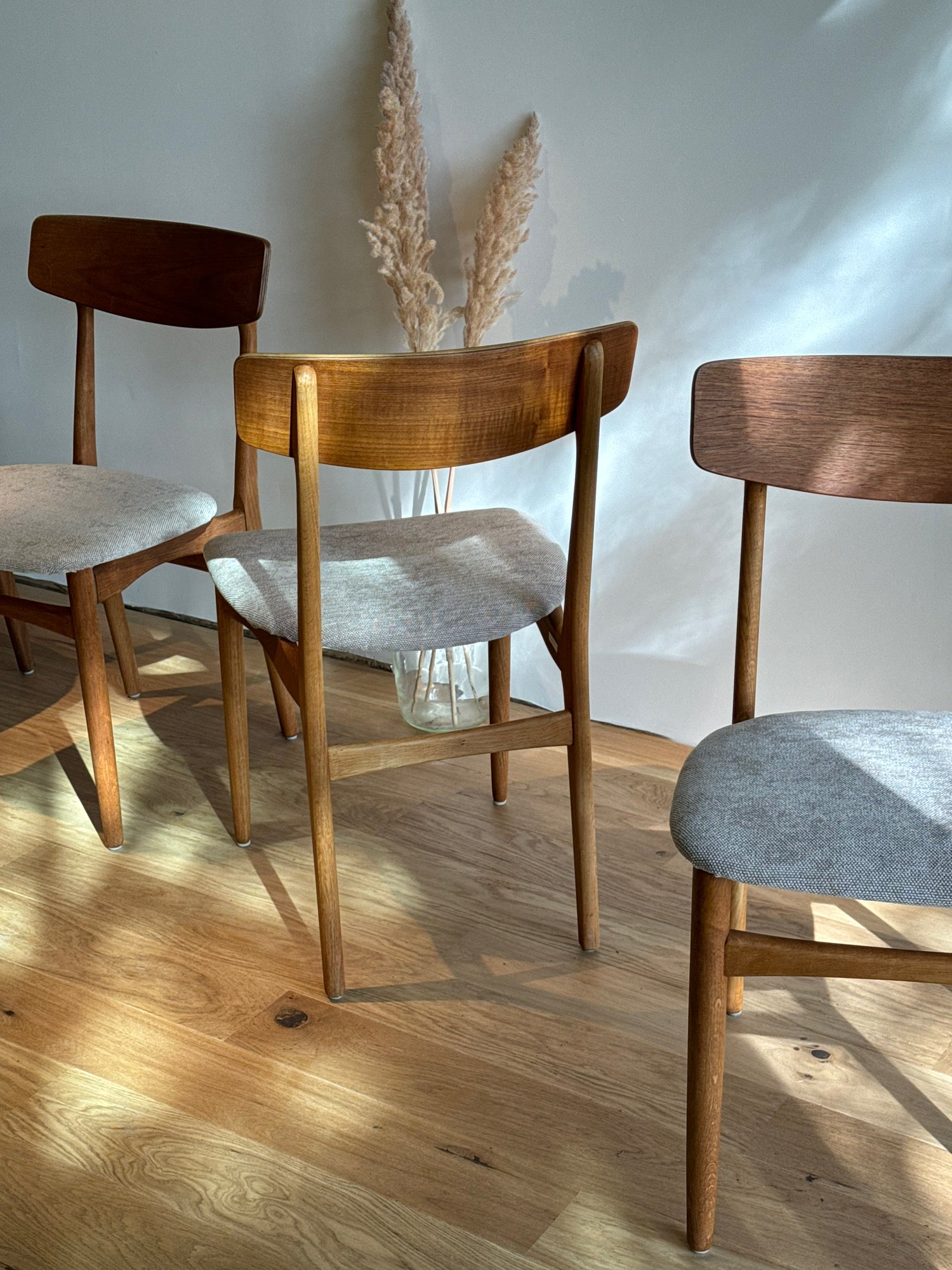 Suite de 4 chaises scandinaves vintage en teck « Kristin »