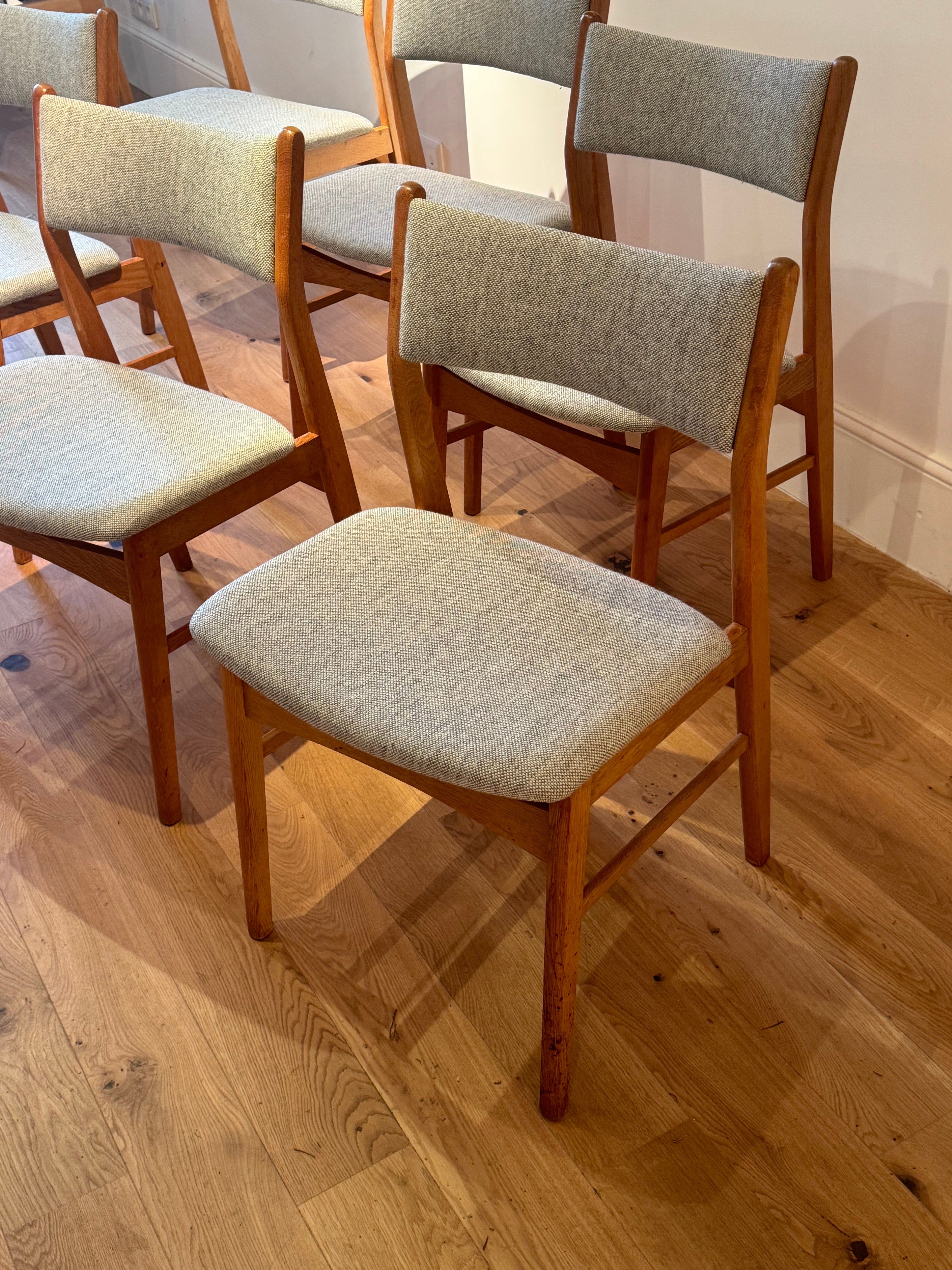 Suite de 6 chaises scandinaves vintage en chêne « Chrisna » »