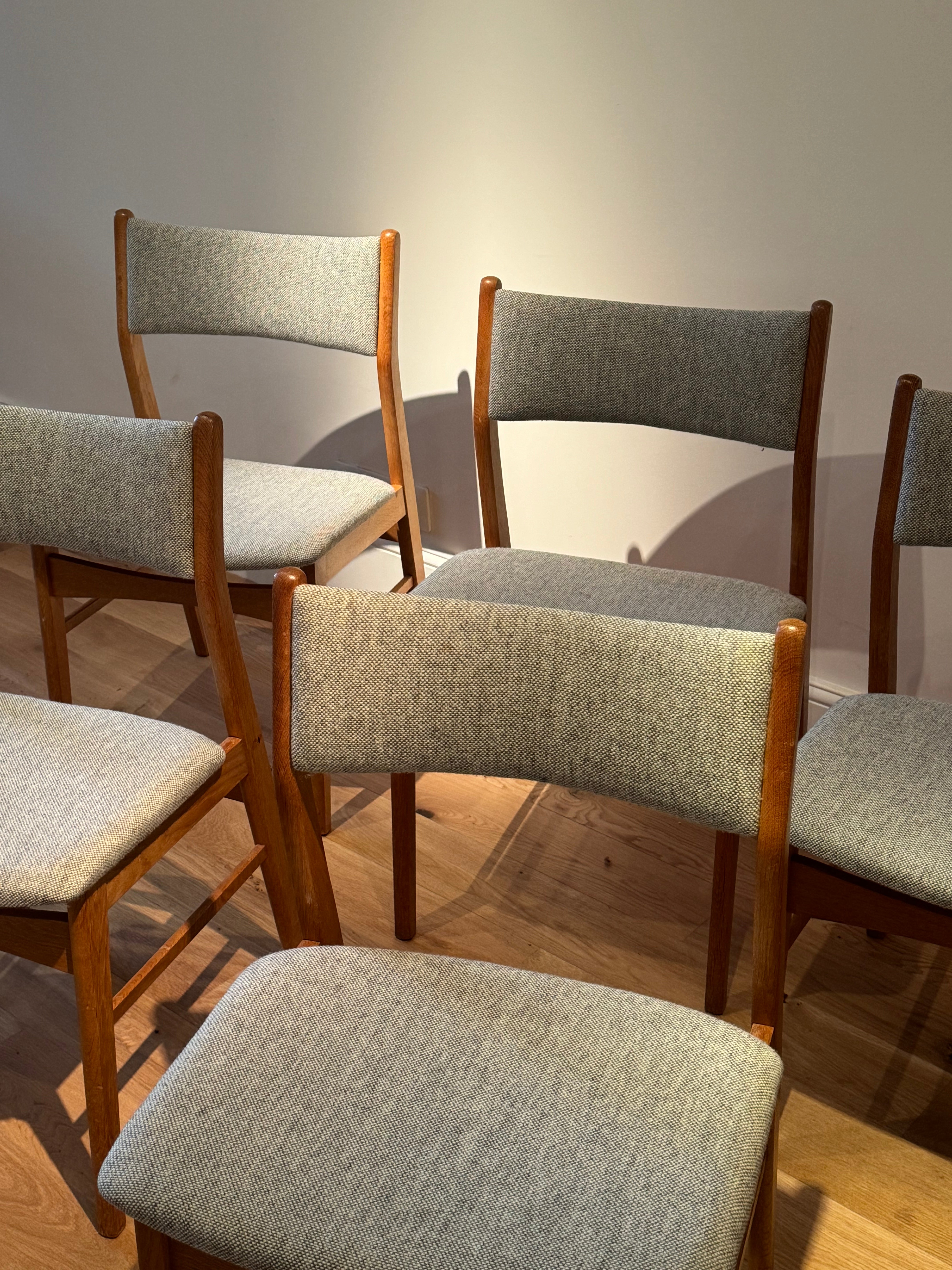 Suite de 6 chaises scandinaves vintage en chêne « Chrisna » »