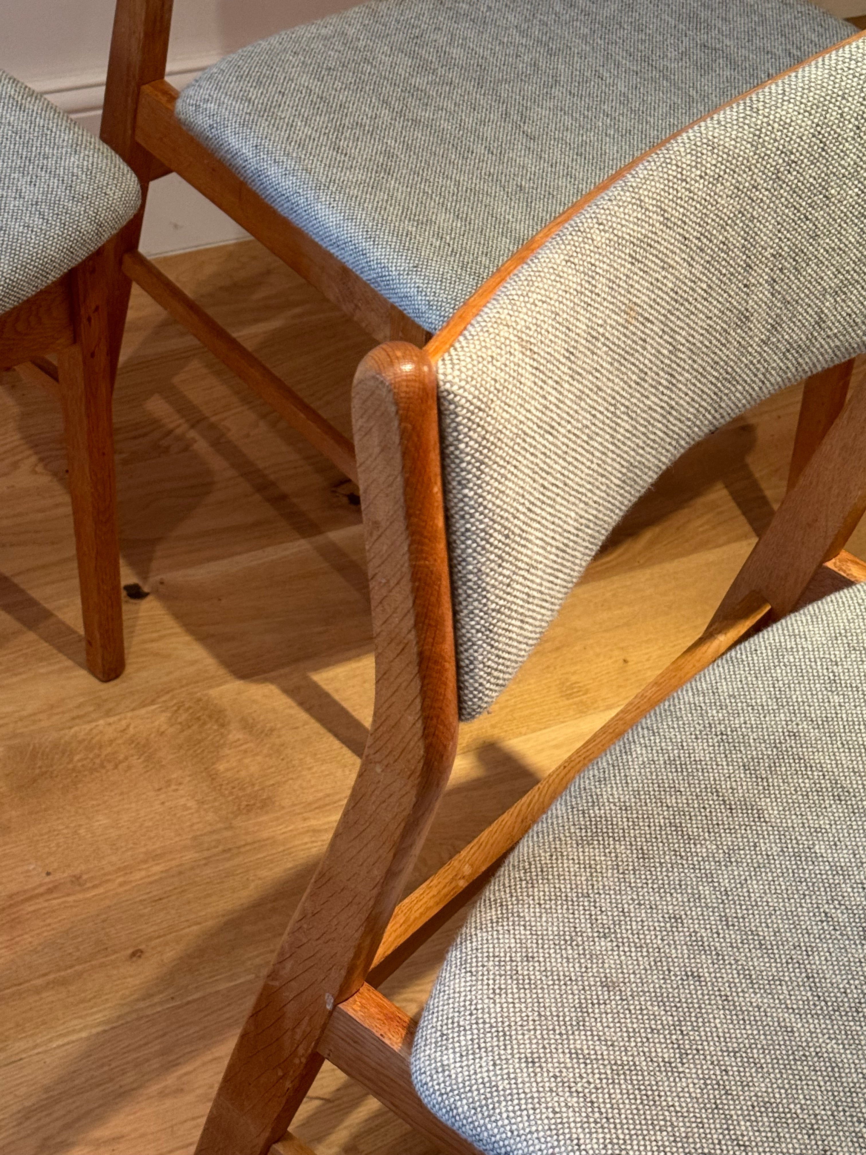 Suite de 6 chaises scandinaves vintage en chêne « Chrisna » »