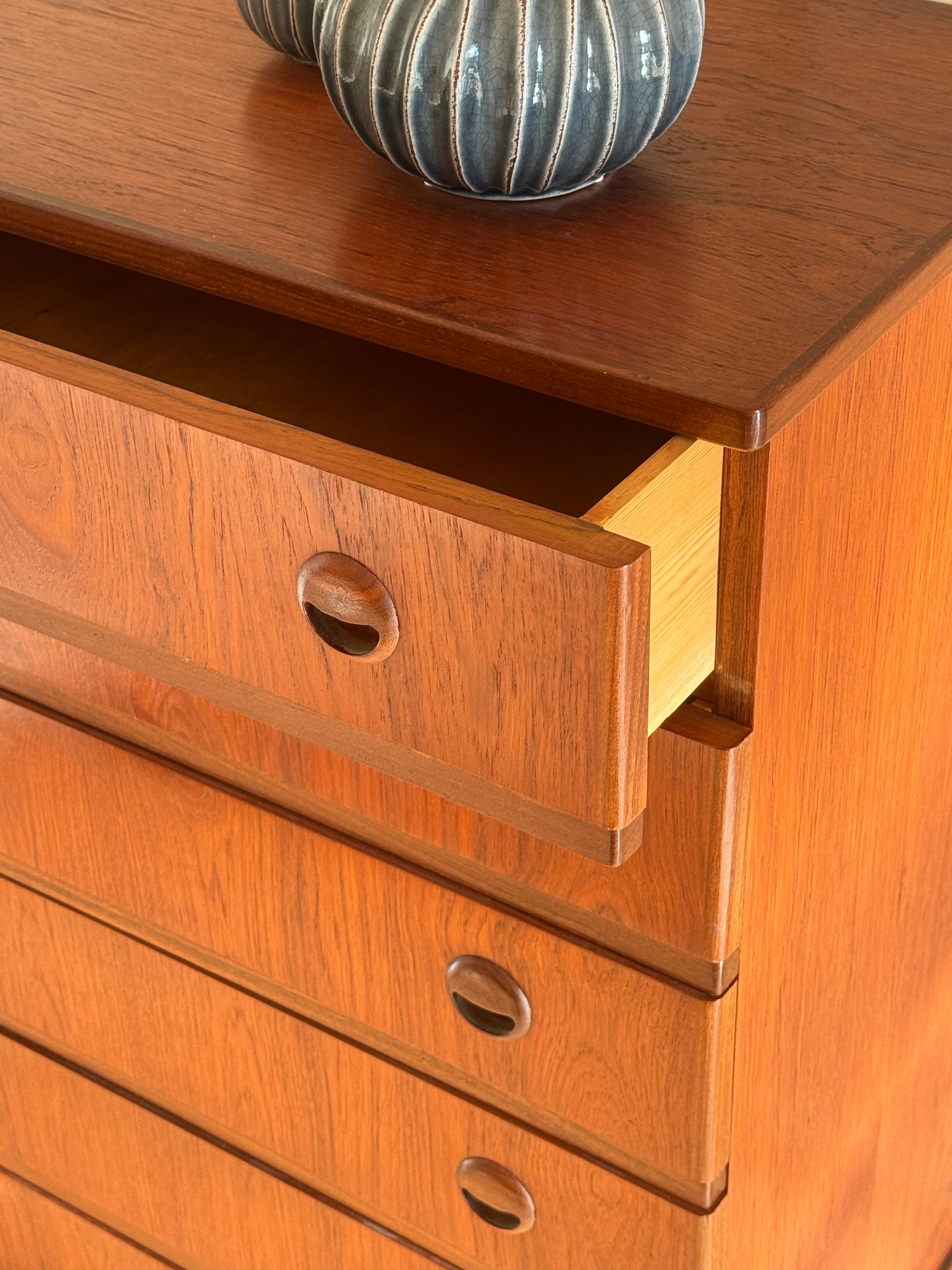 Grande commode scandinave vintage en teck « Ulla »