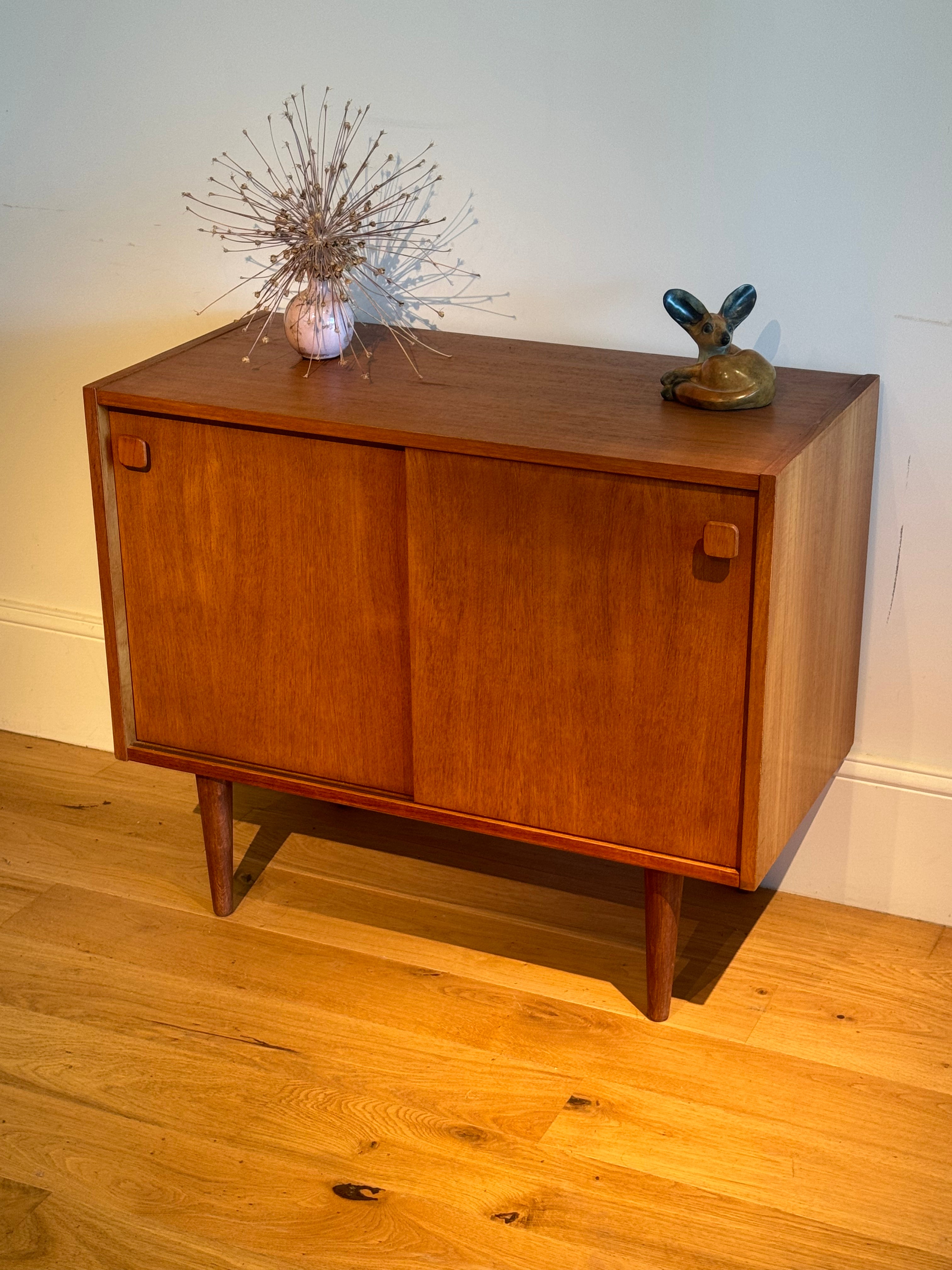 Enfilade scandinave vintage en teck "Nora"