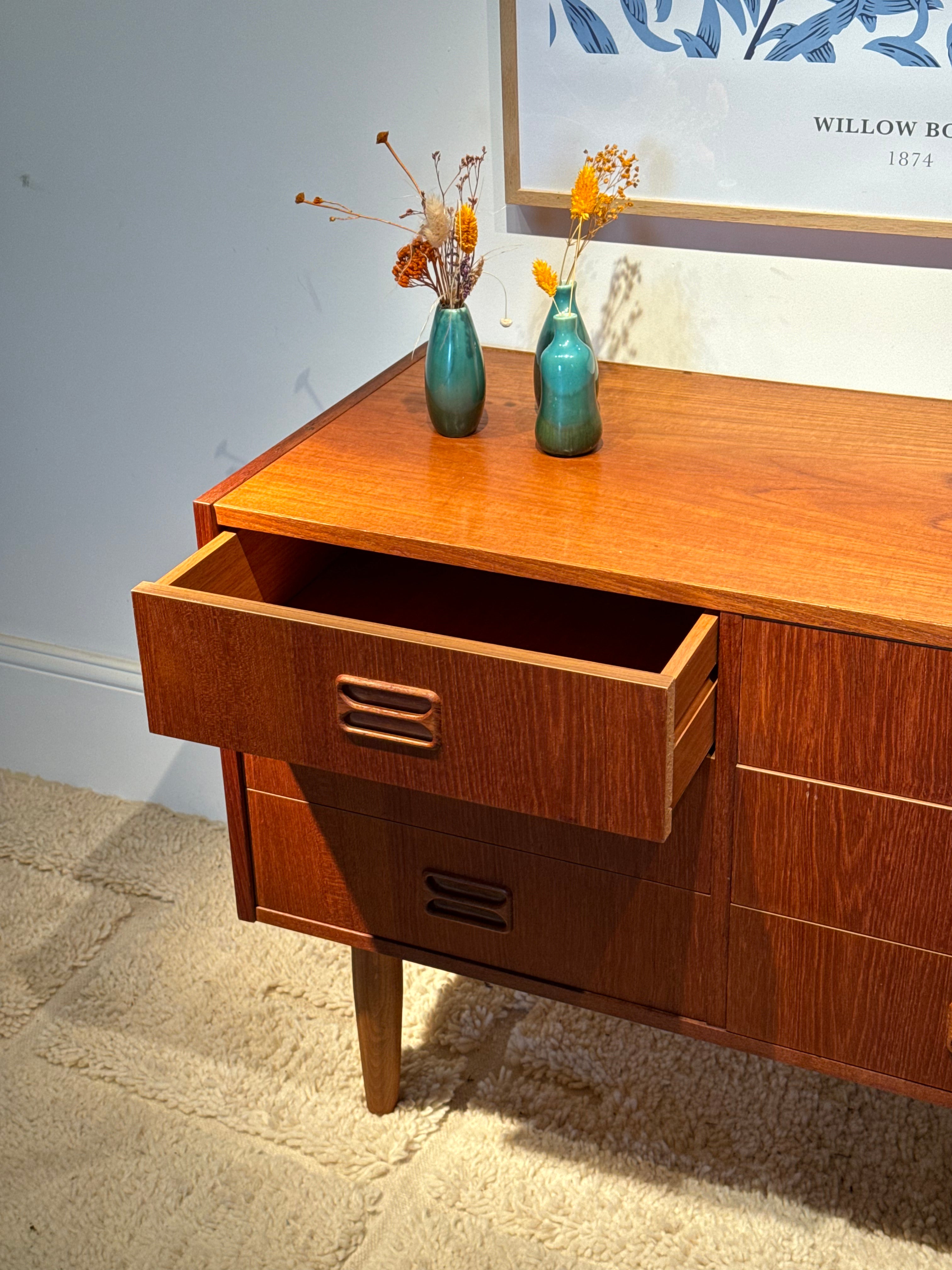 Enfilade scandinave vintage en teck "Ellen"