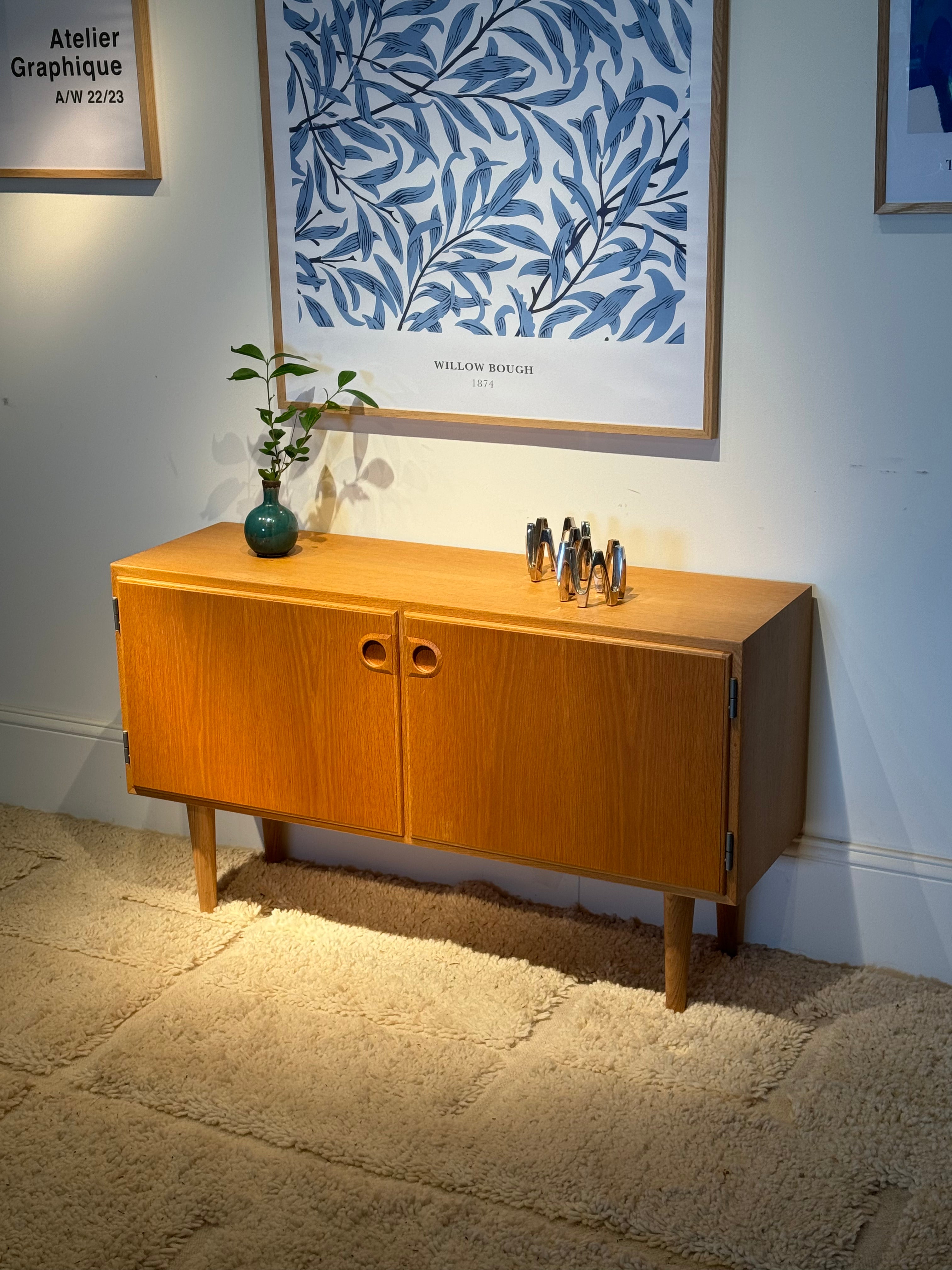 Buffet scandinave vintage en chêne doré "Thyra"