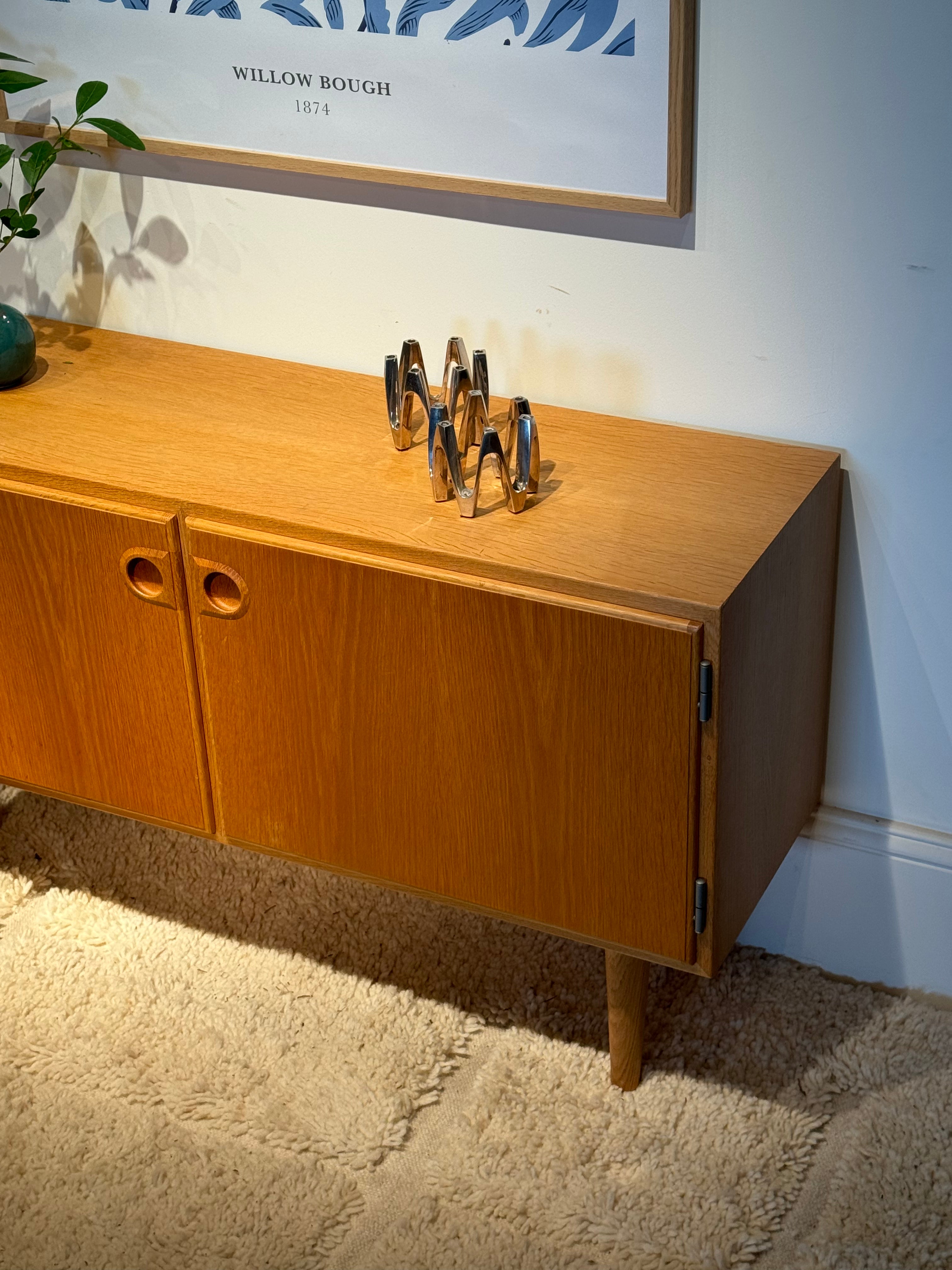 Buffet scandinave vintage en chêne doré "Thyra"