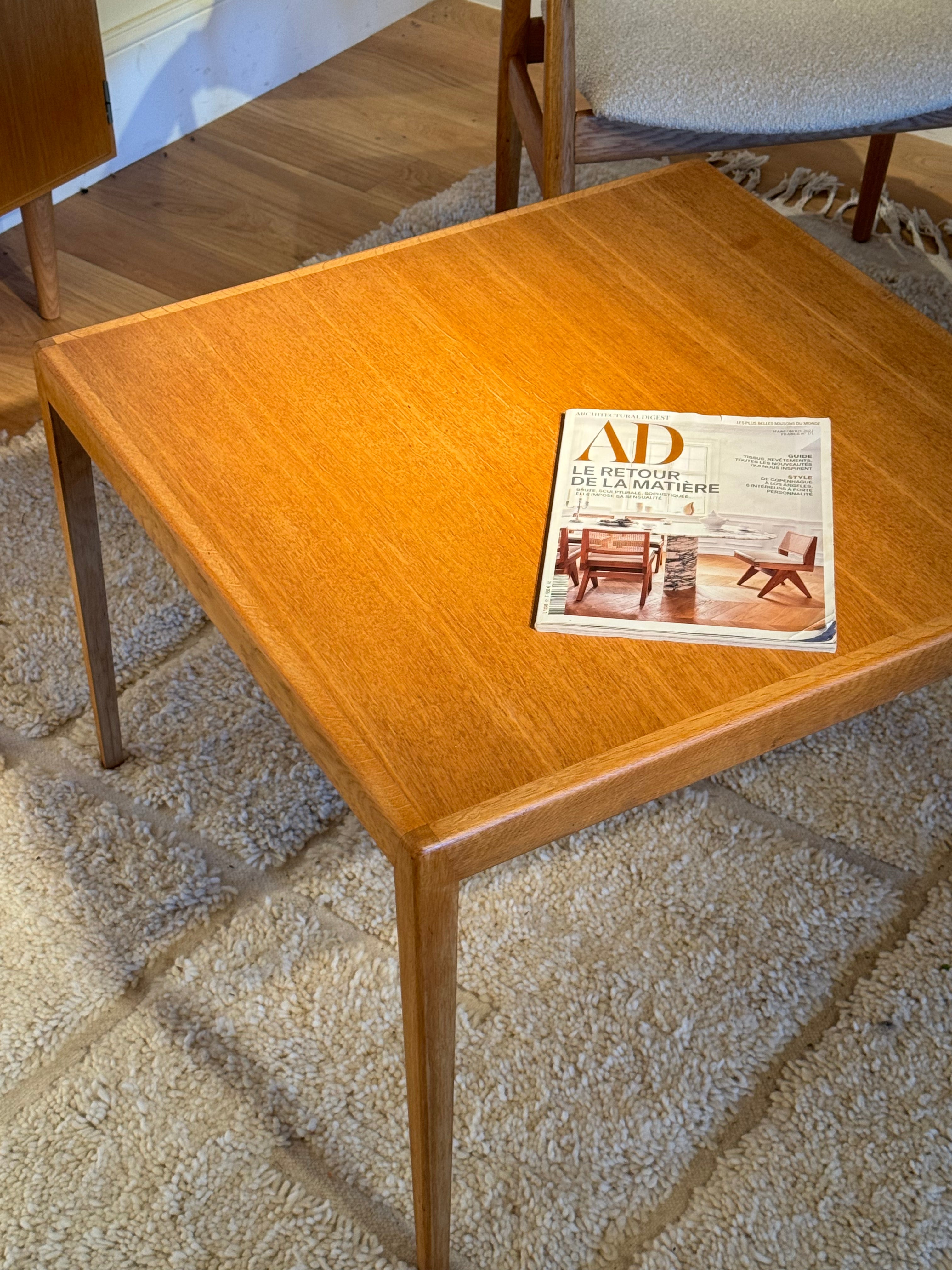Table basse scandinave vintage en chêne doré "Evie"