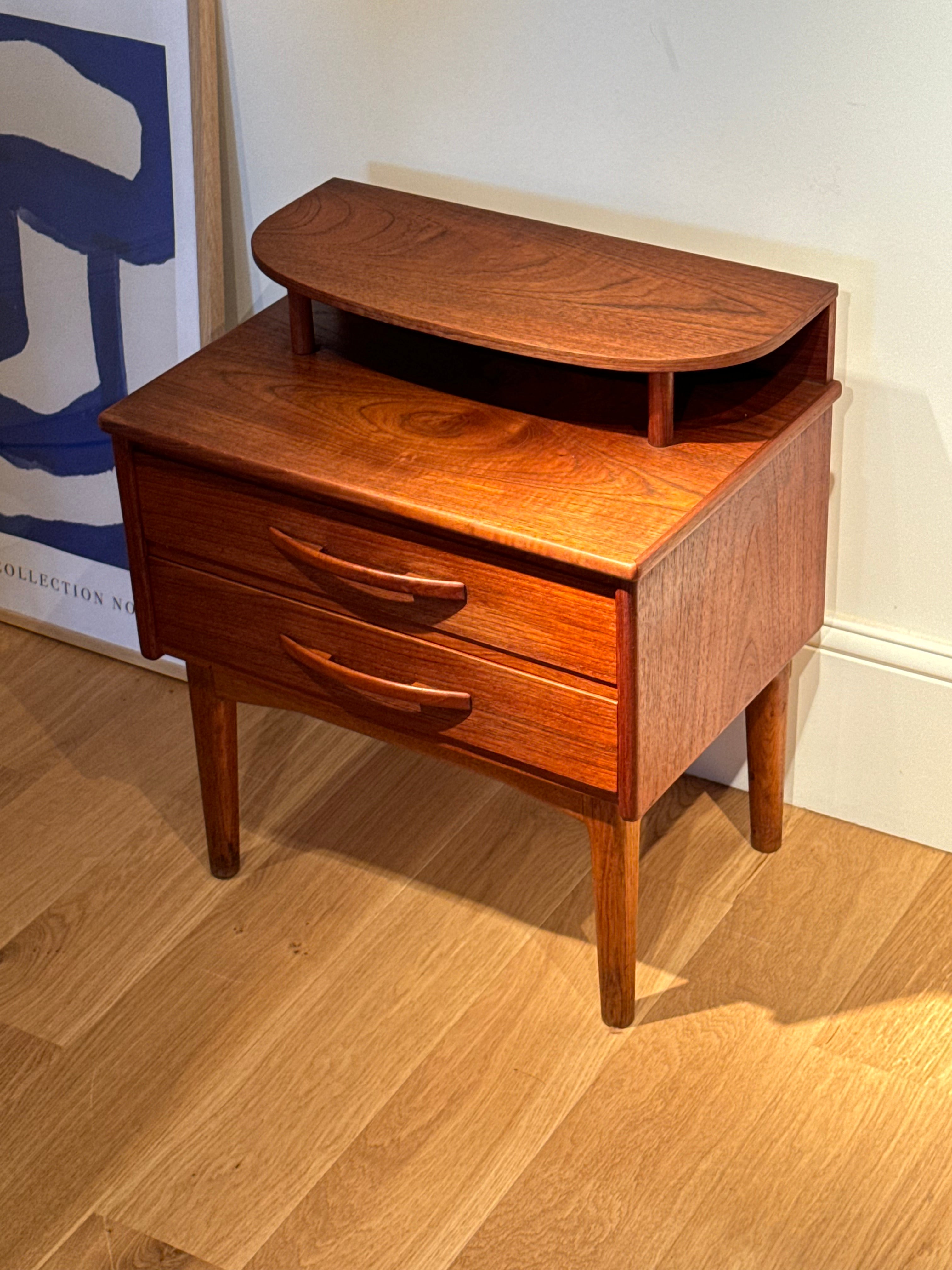 Petit chevet scandinave vintage en teck "Nils"