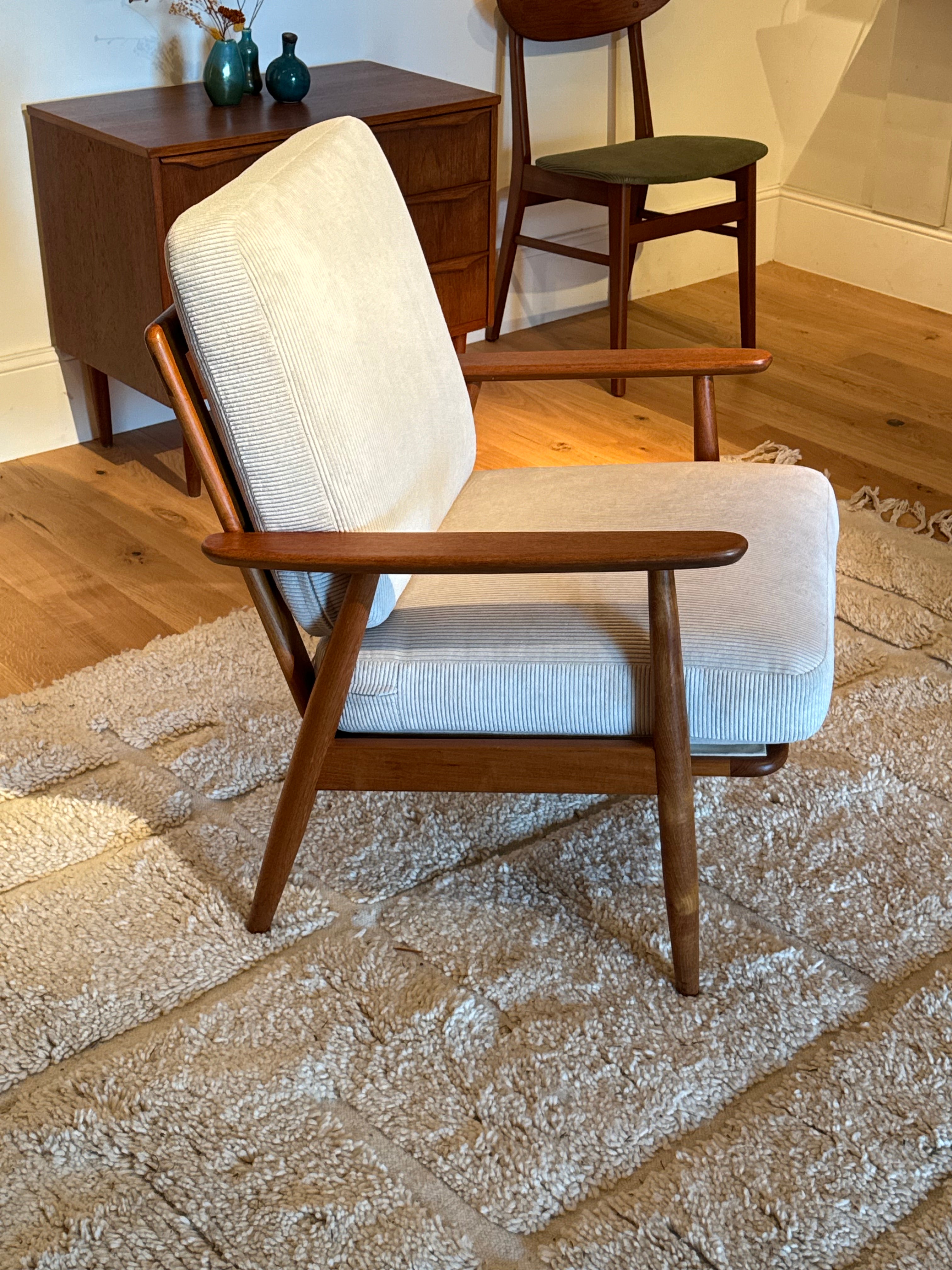 Fauteuil scandinave vintage "Elin" velours petites côtes blanc