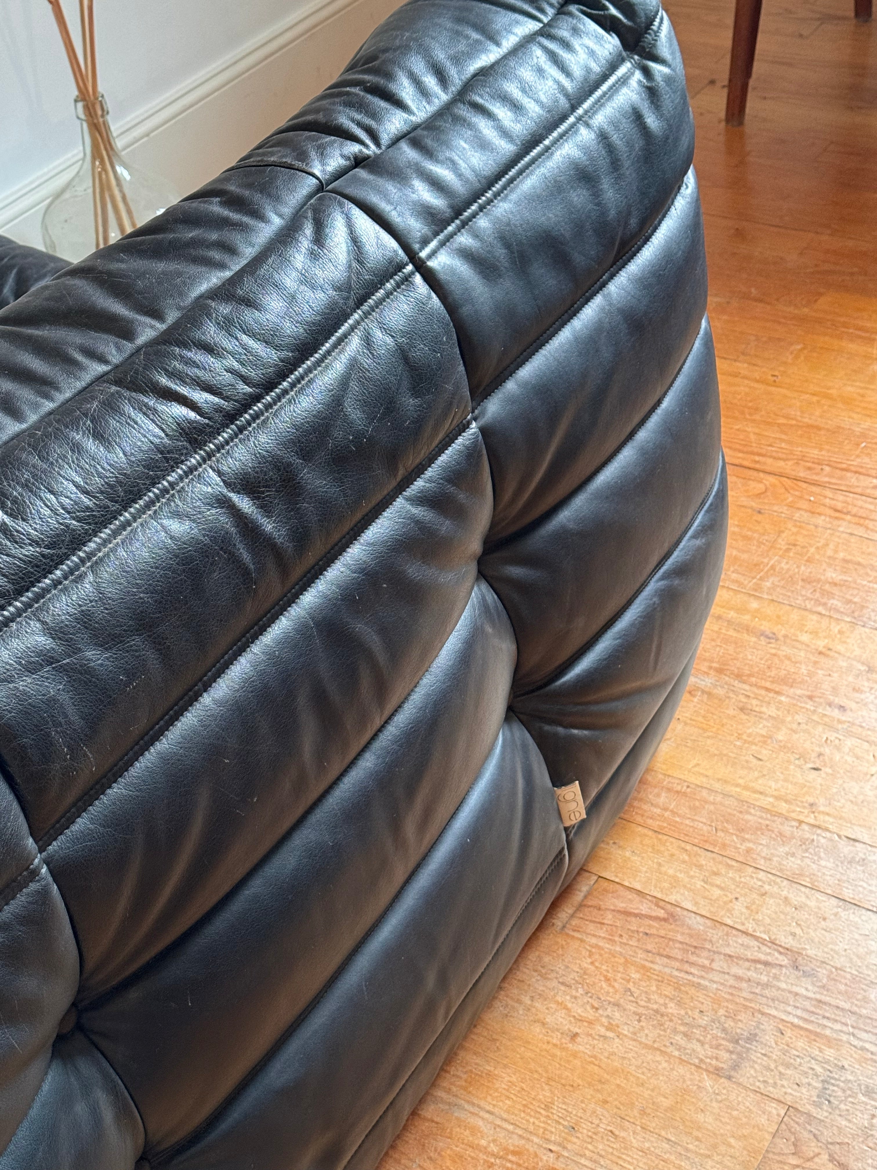 Canapé Togo vintage par Michel Ducaroy pour Ligne Roset en cuir noir