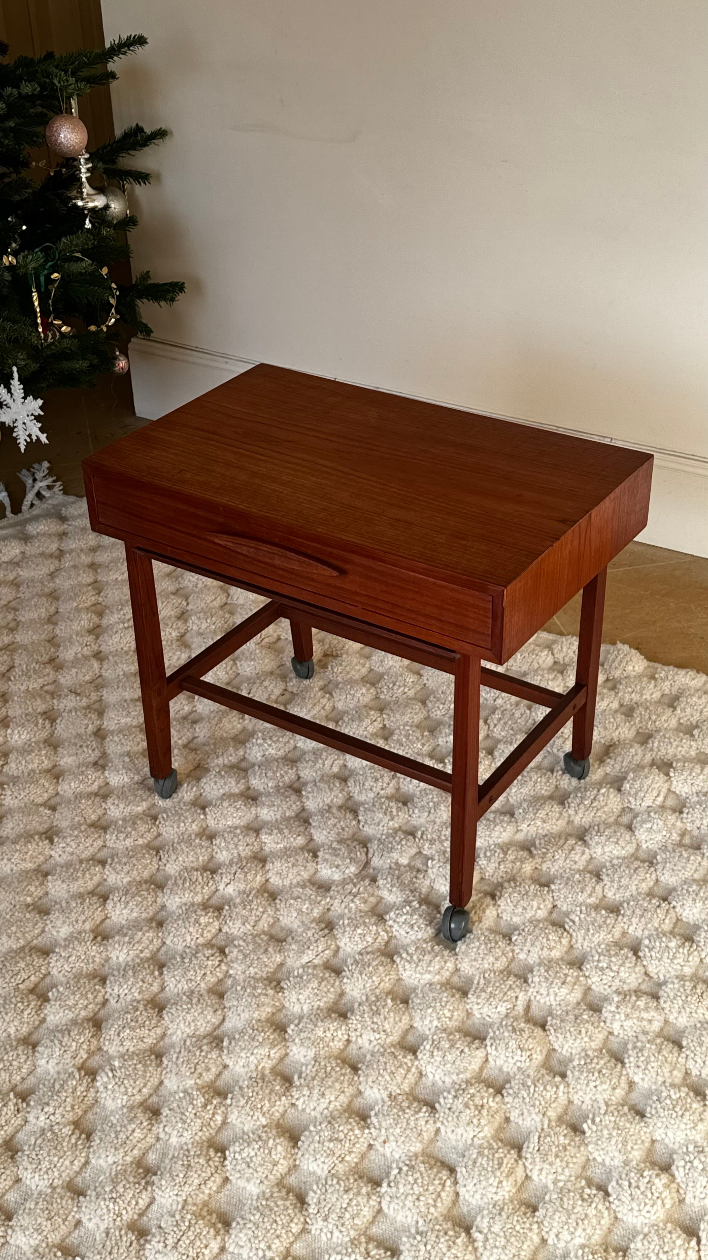 Table d'appoint scandinave vintage en teck années 1960 "Jytte"