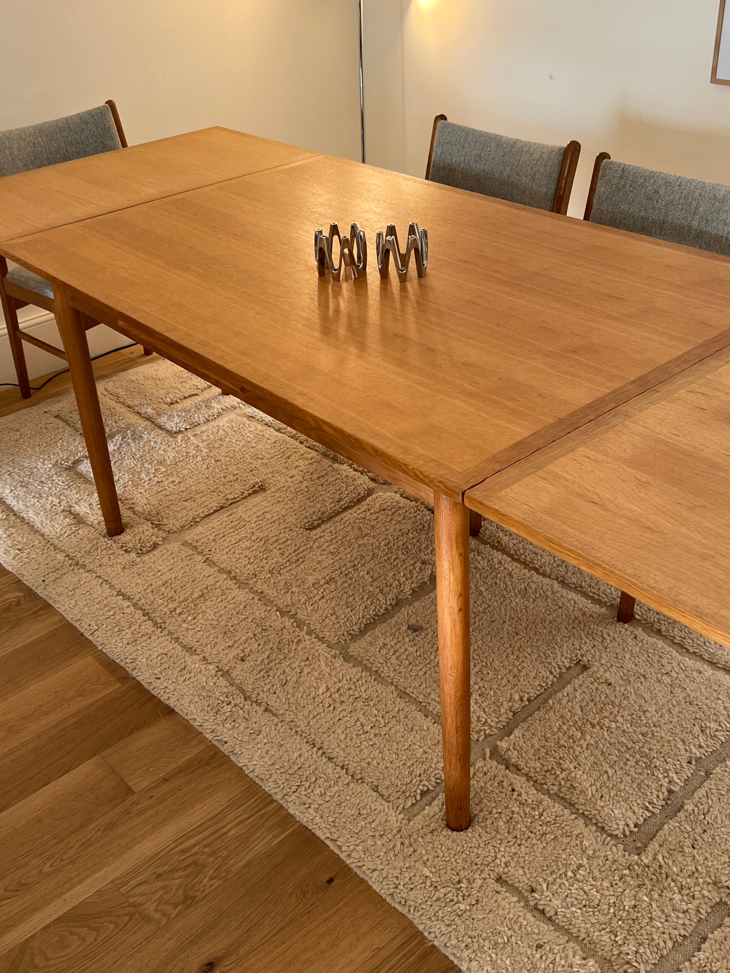 Table de salle à manger scandinave vintage extensible en chêne "Anneli"