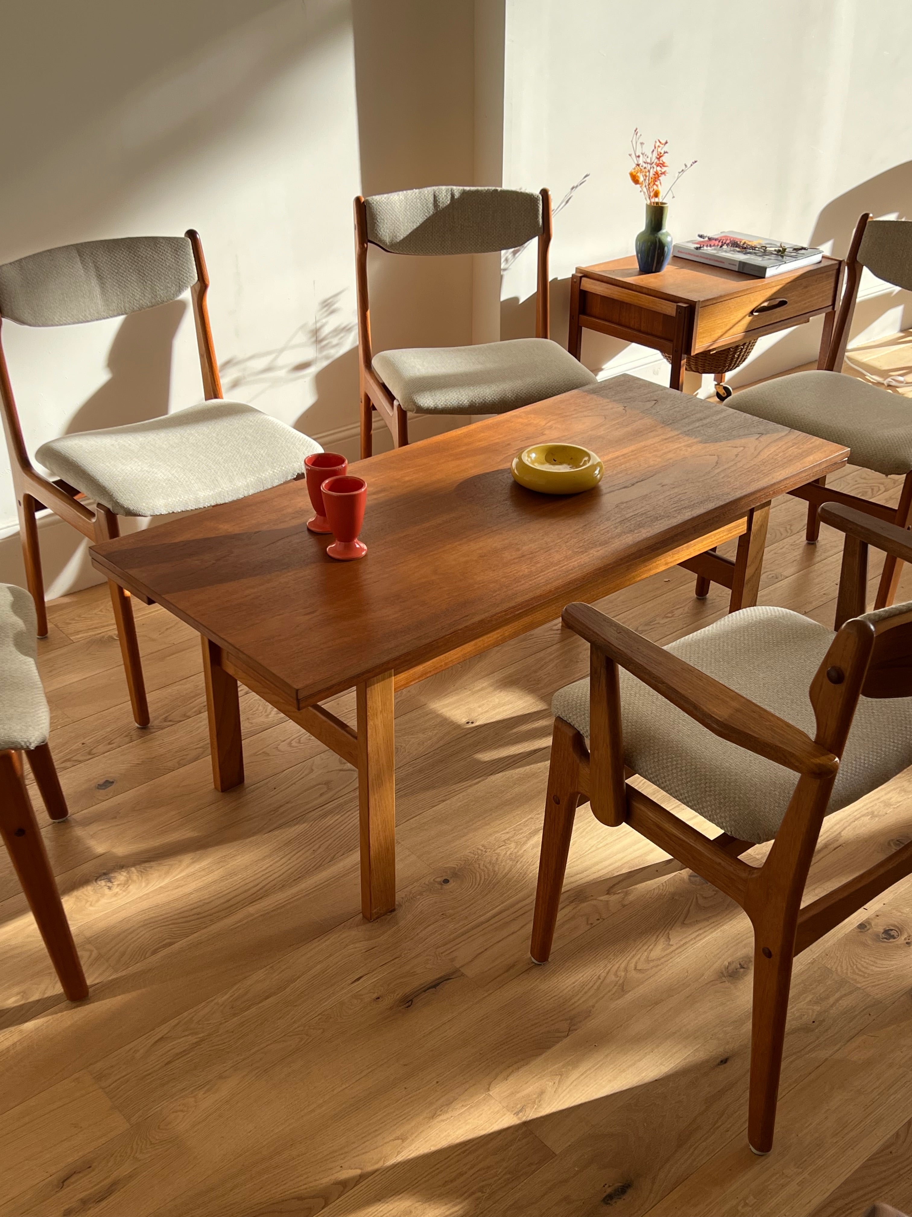 Table scandinave vintage modulable  « Rikke »