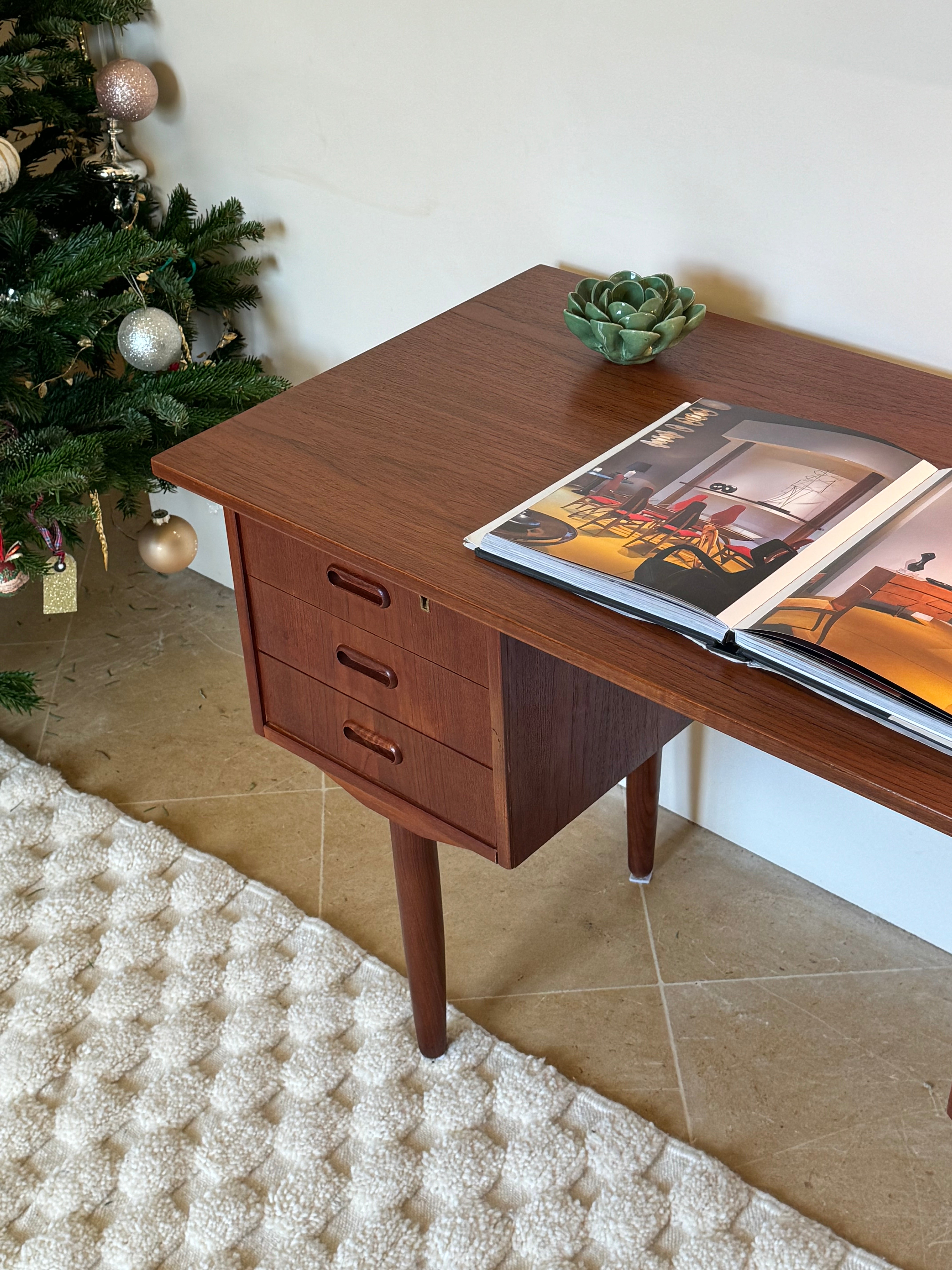 Bureau scandinave vintage en teck «  Ruben »