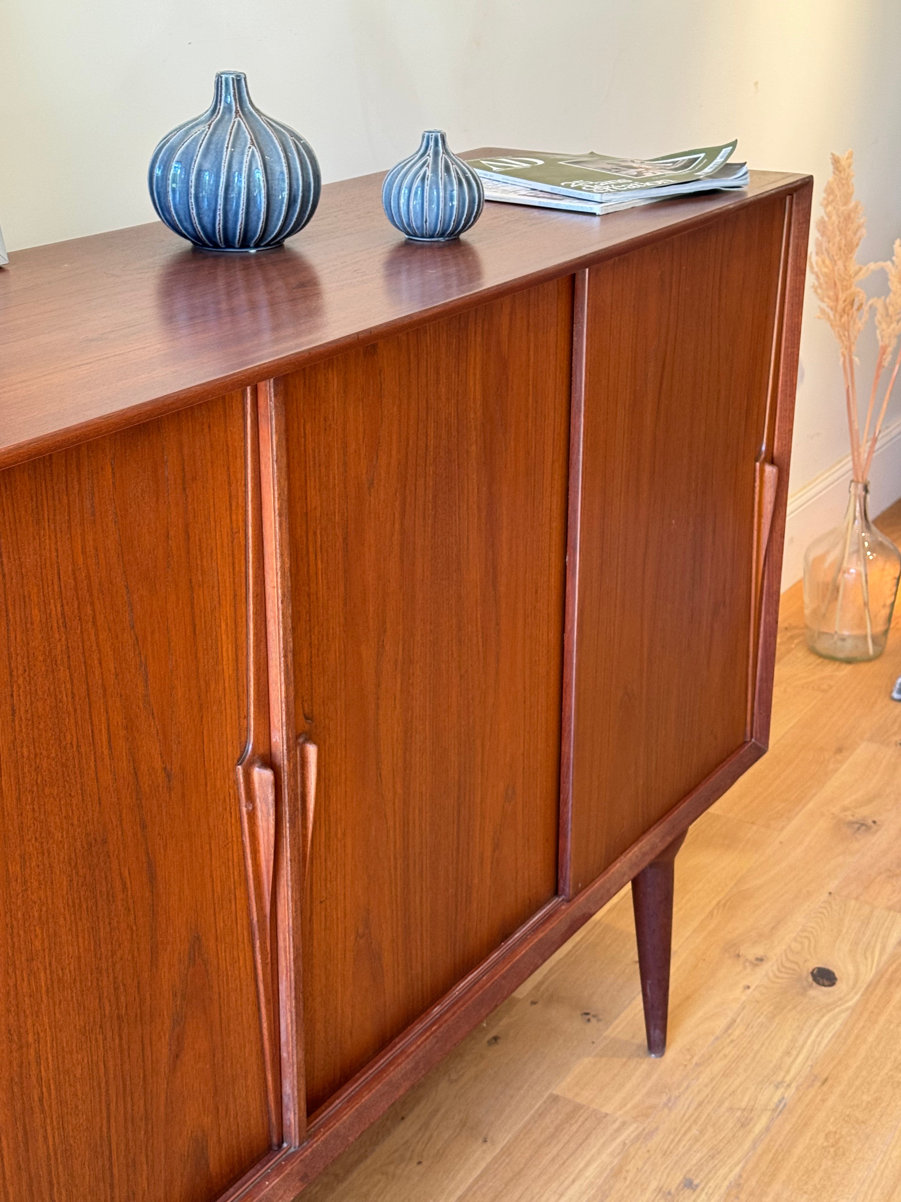 Enfilade scandinave vintage en teck Omann Jun - modèle 19
