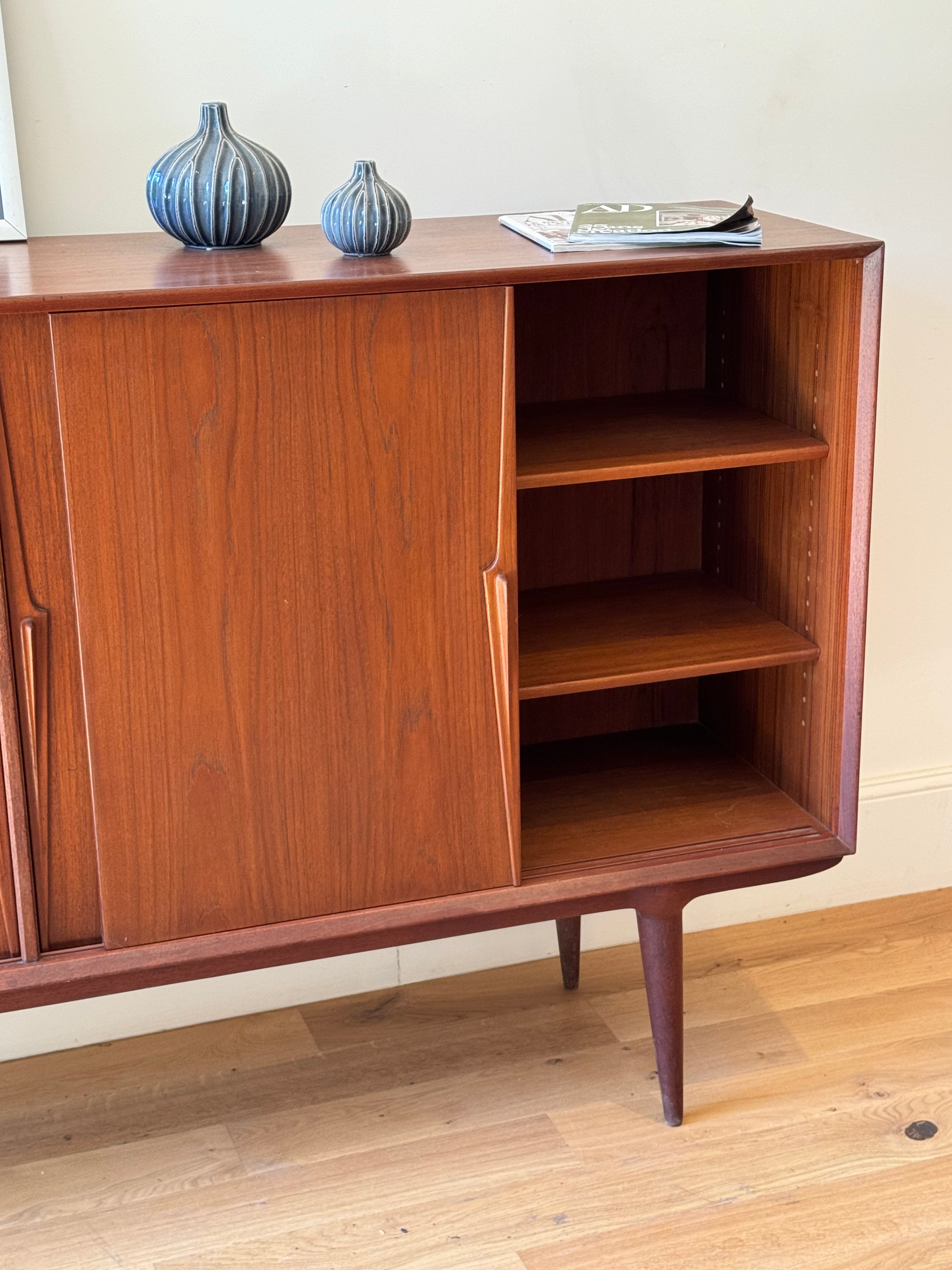 Enfilade scandinave vintage en teck Omann Jun - modèle 19