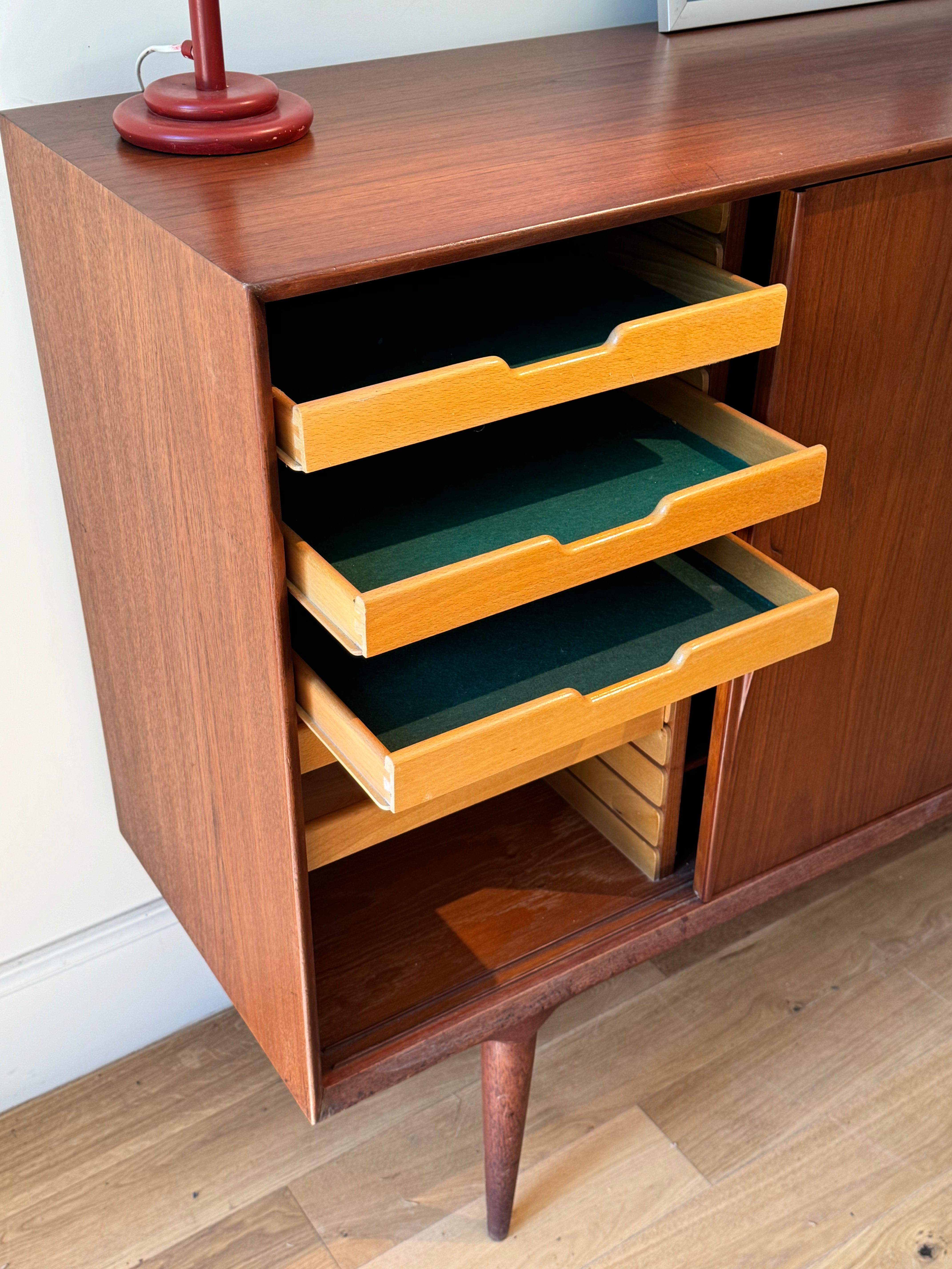 Enfilade scandinave vintage en teck Omann Jun - modèle 19