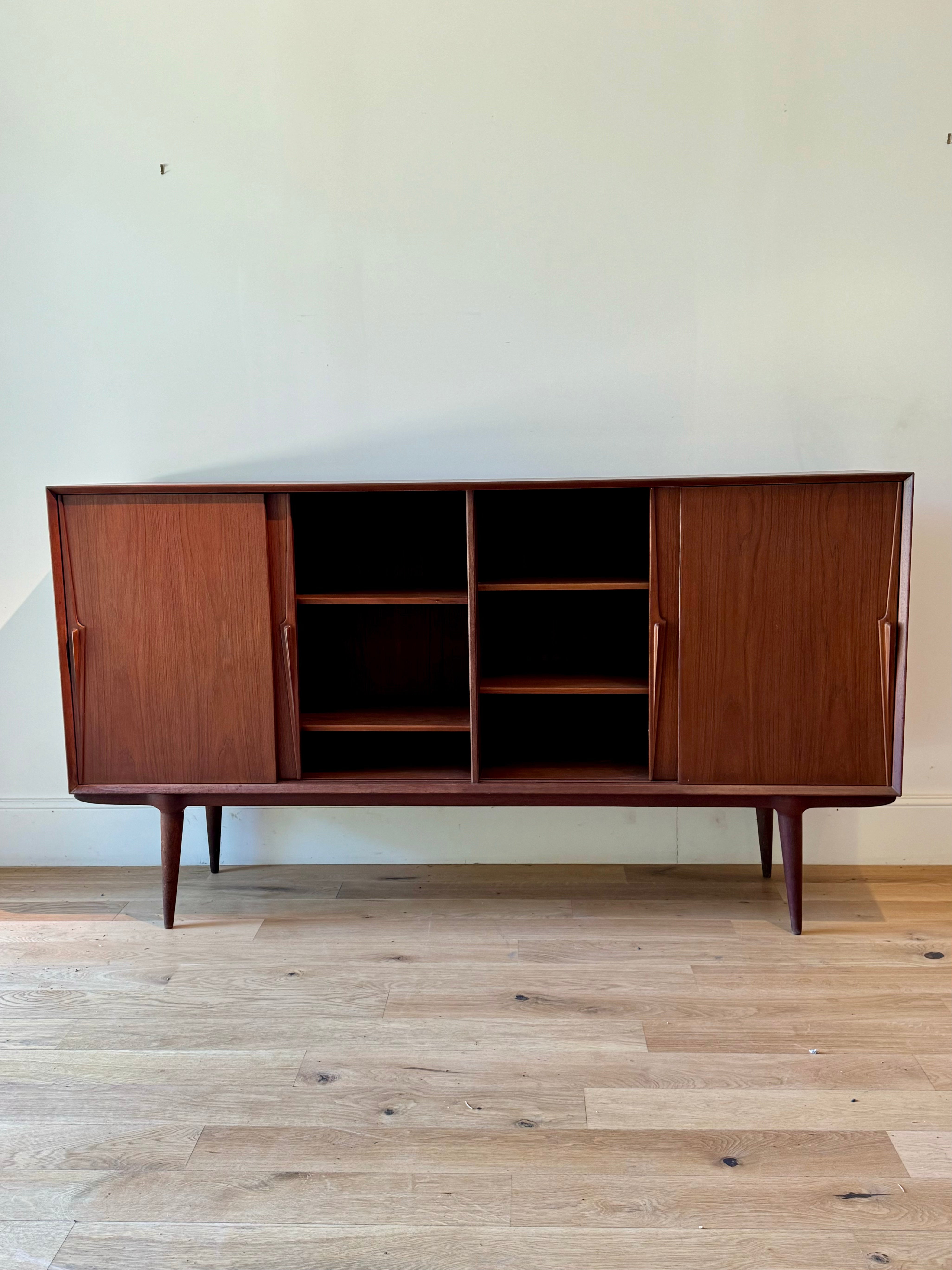Enfilade scandinave vintage en teck Omann Jun - modèle 19