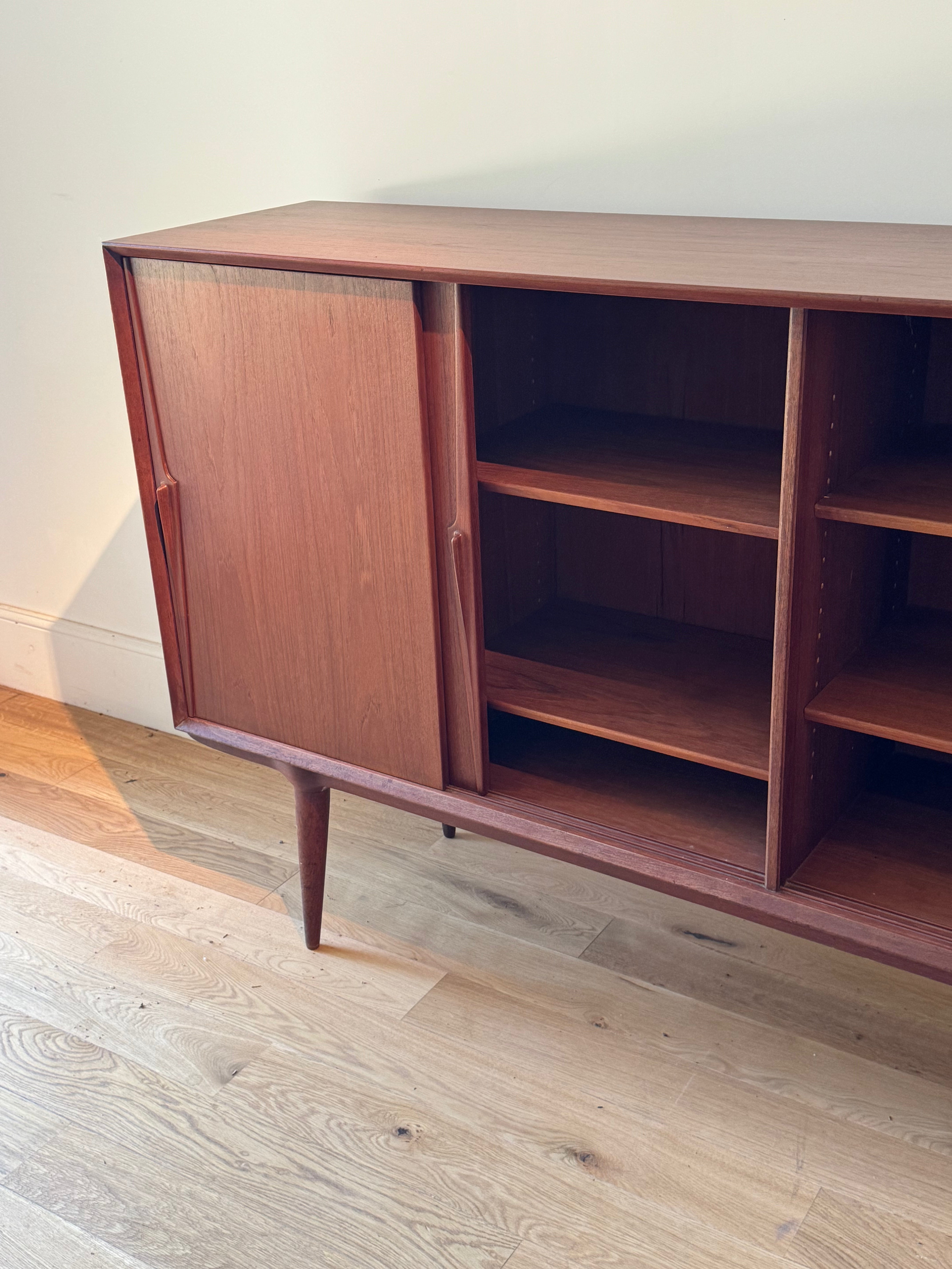 Enfilade scandinave vintage en teck Omann Jun - modèle 19