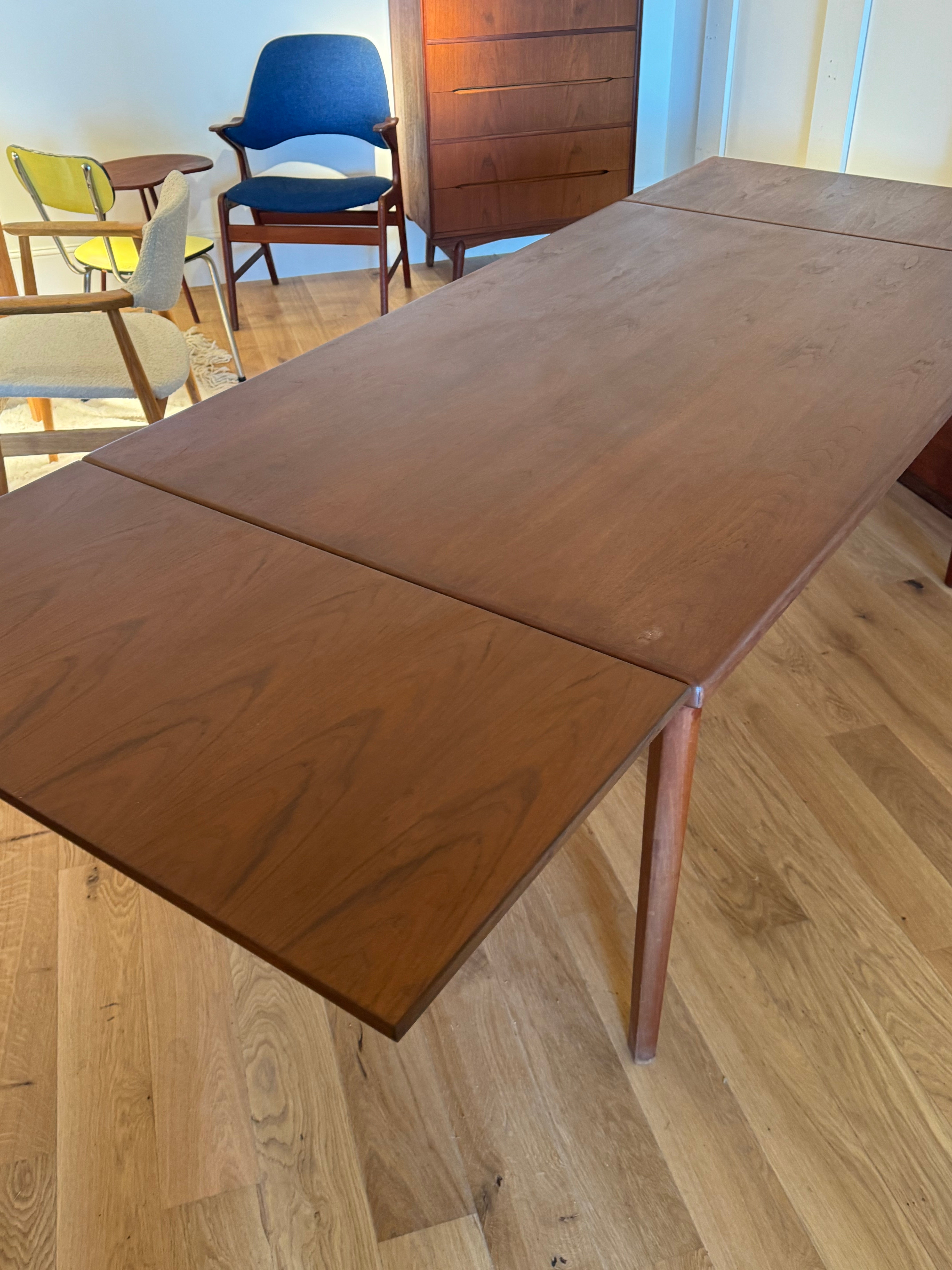 Table de salle à manger scandinave vintage extensible en teck "Tina"