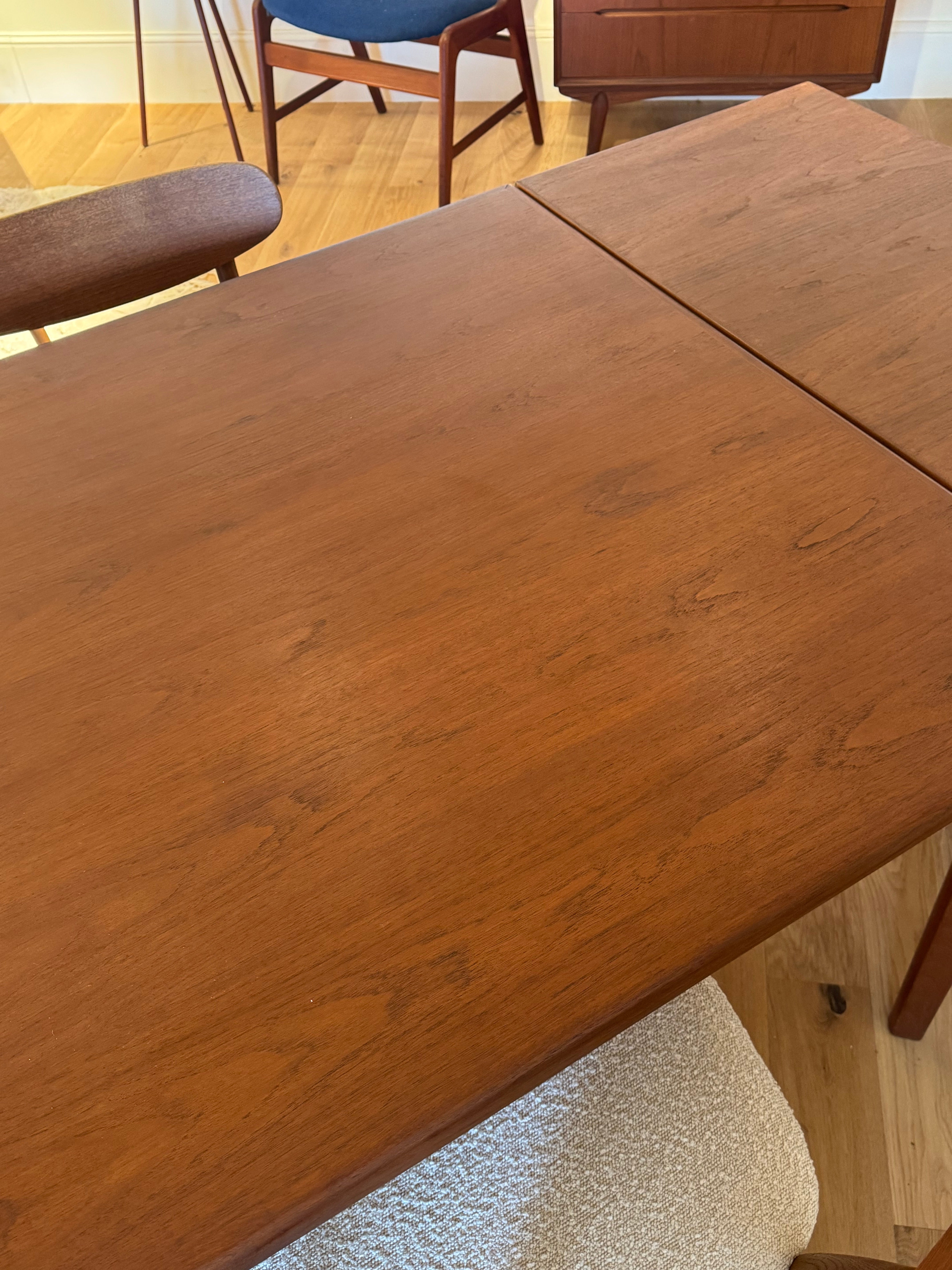Table de salle à manger scandinave vintage extensible en teck "Tina"