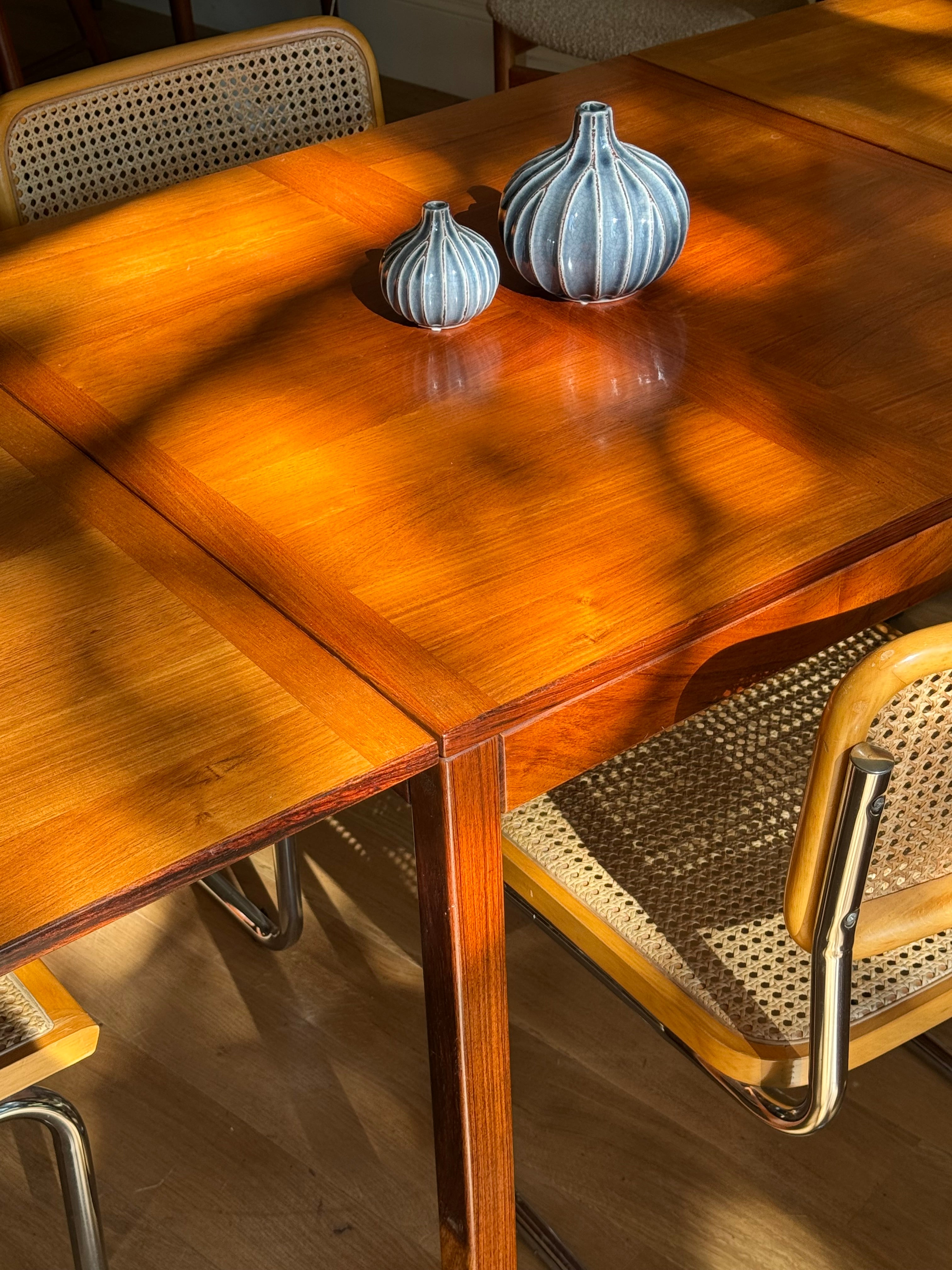 Table de salle à manger scandinave vintage en teck avec rallonges pliables "Lina"