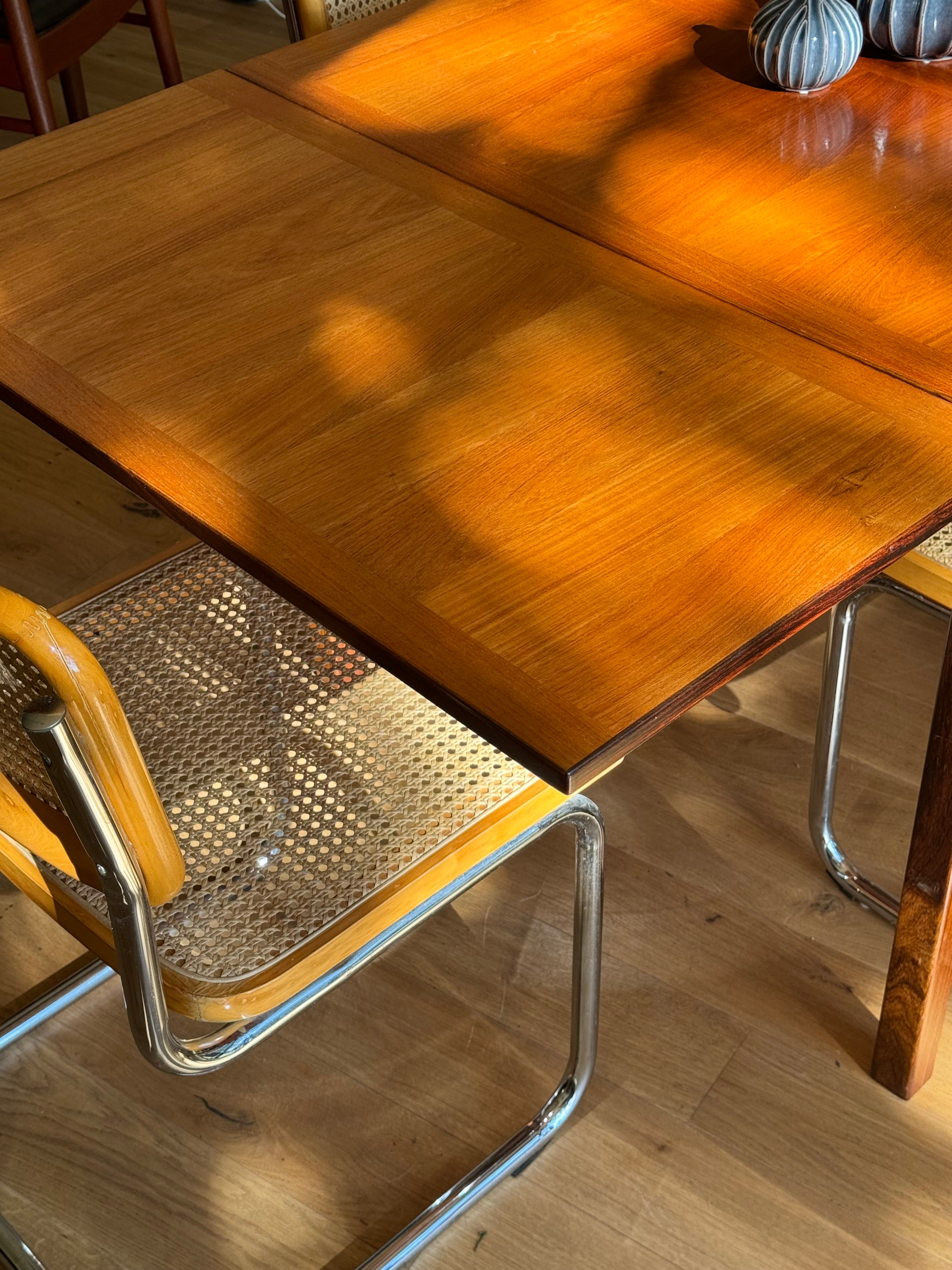 Table de salle à manger scandinave vintage en teck avec rallonges pliables "Lina"