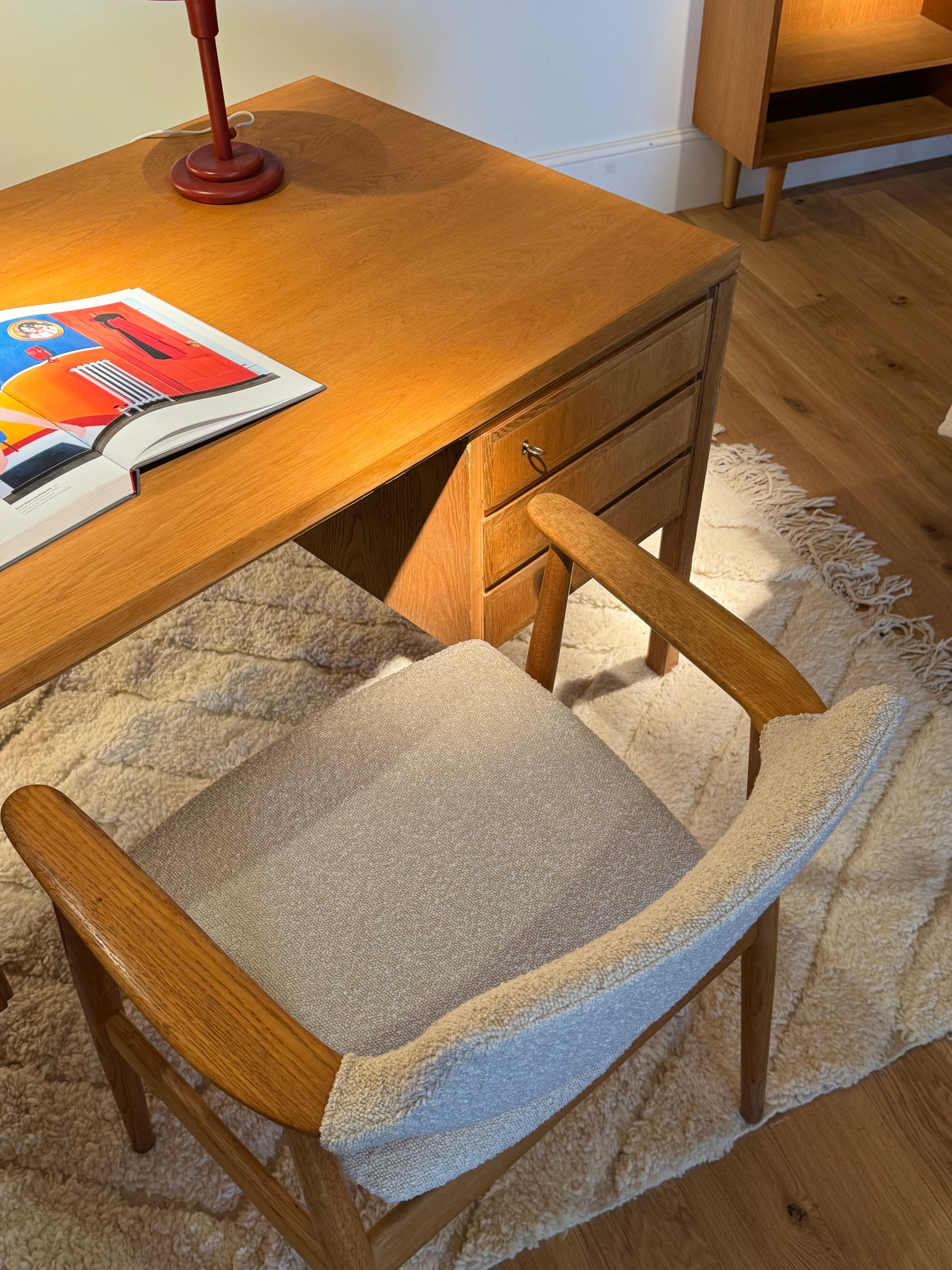 Bureau en chêne massif scandinave vintage Modèle 77 édité par Omann Jun  « Oleg »