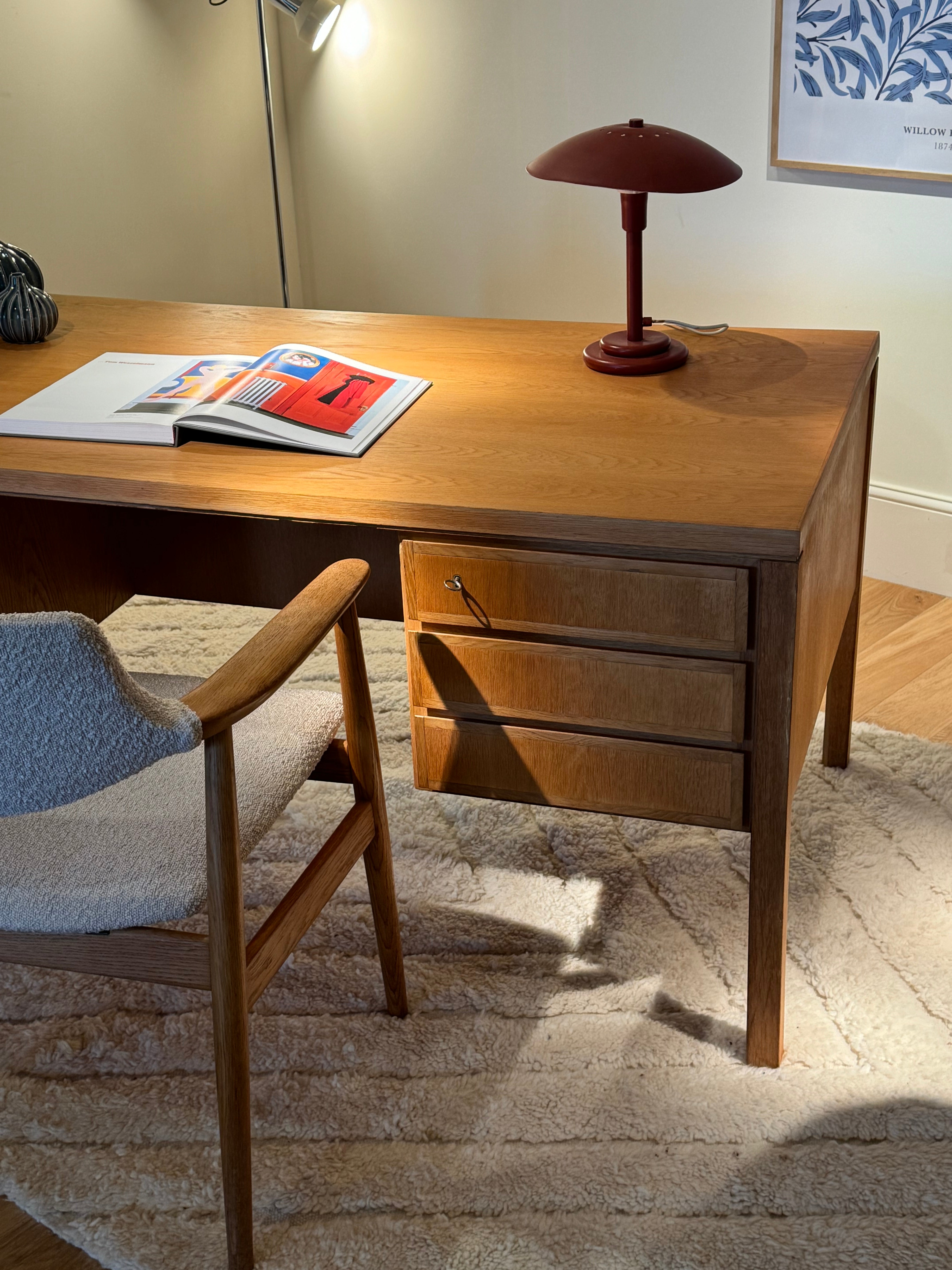 Bureau en chêne massif scandinave vintage Modèle 77 édité par Omann Jun  « Oleg »