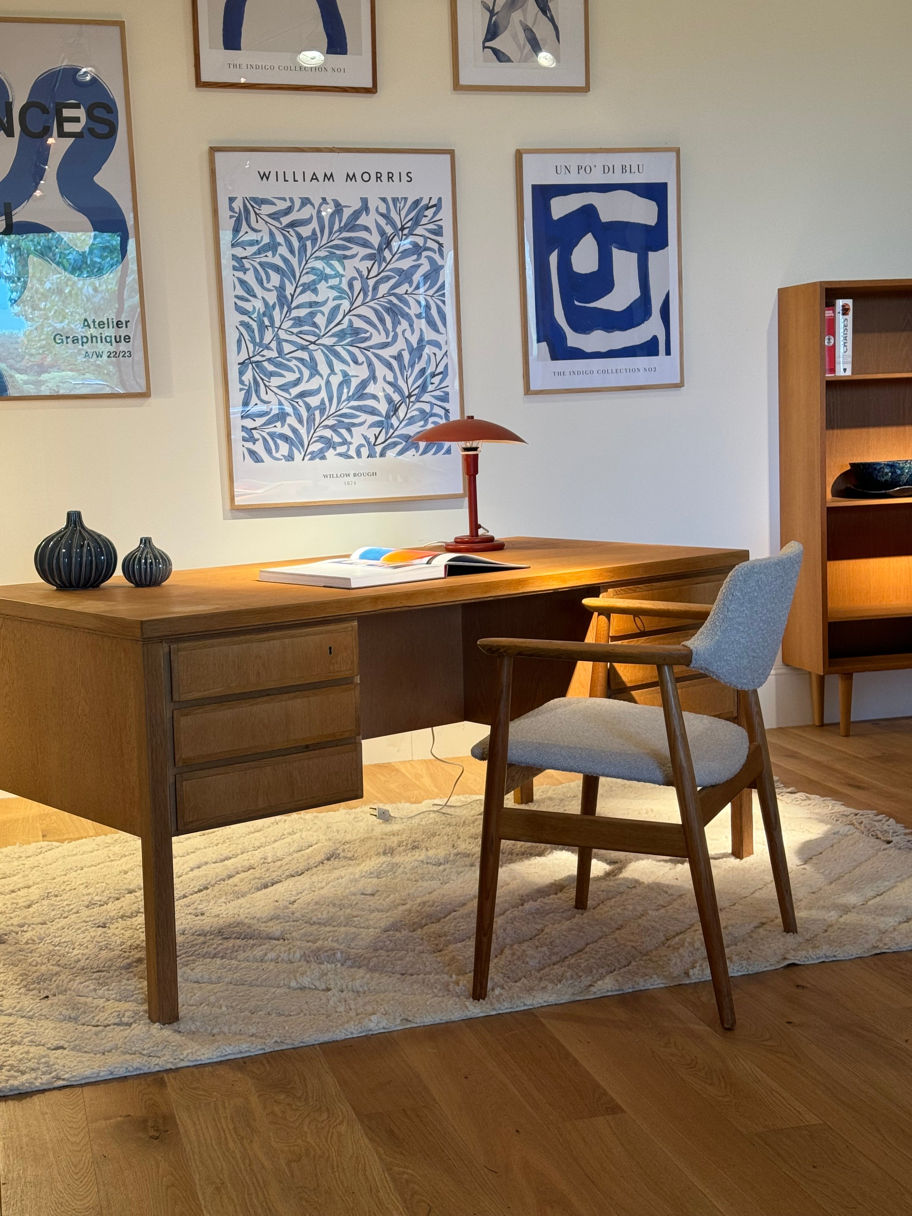 Bureau en chêne massif scandinave vintage Modèle 77 édité par Omann Jun  « Oleg »