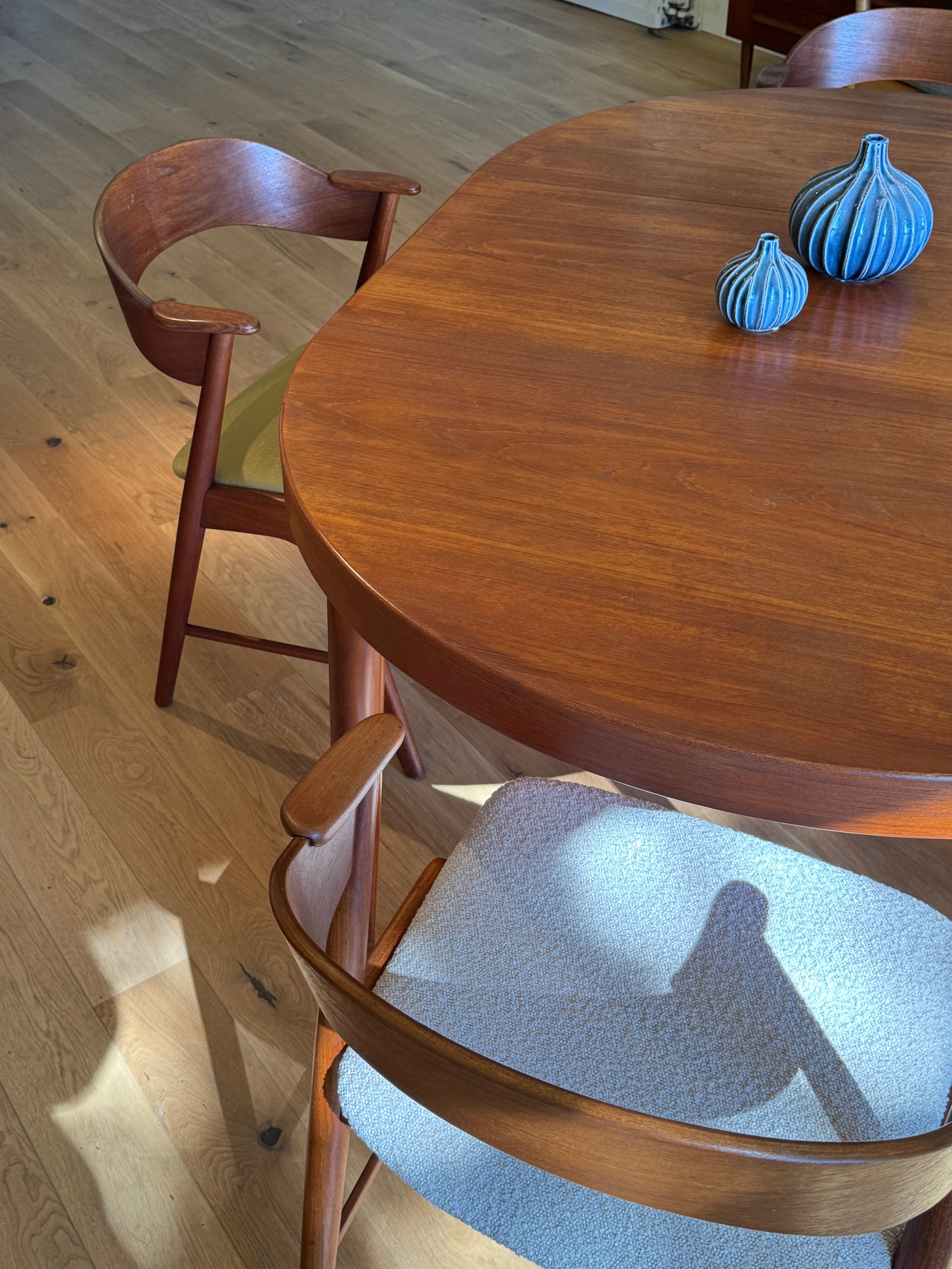 Table ronde de salle à manger extensible scandinave vintage en teck "Lisa"