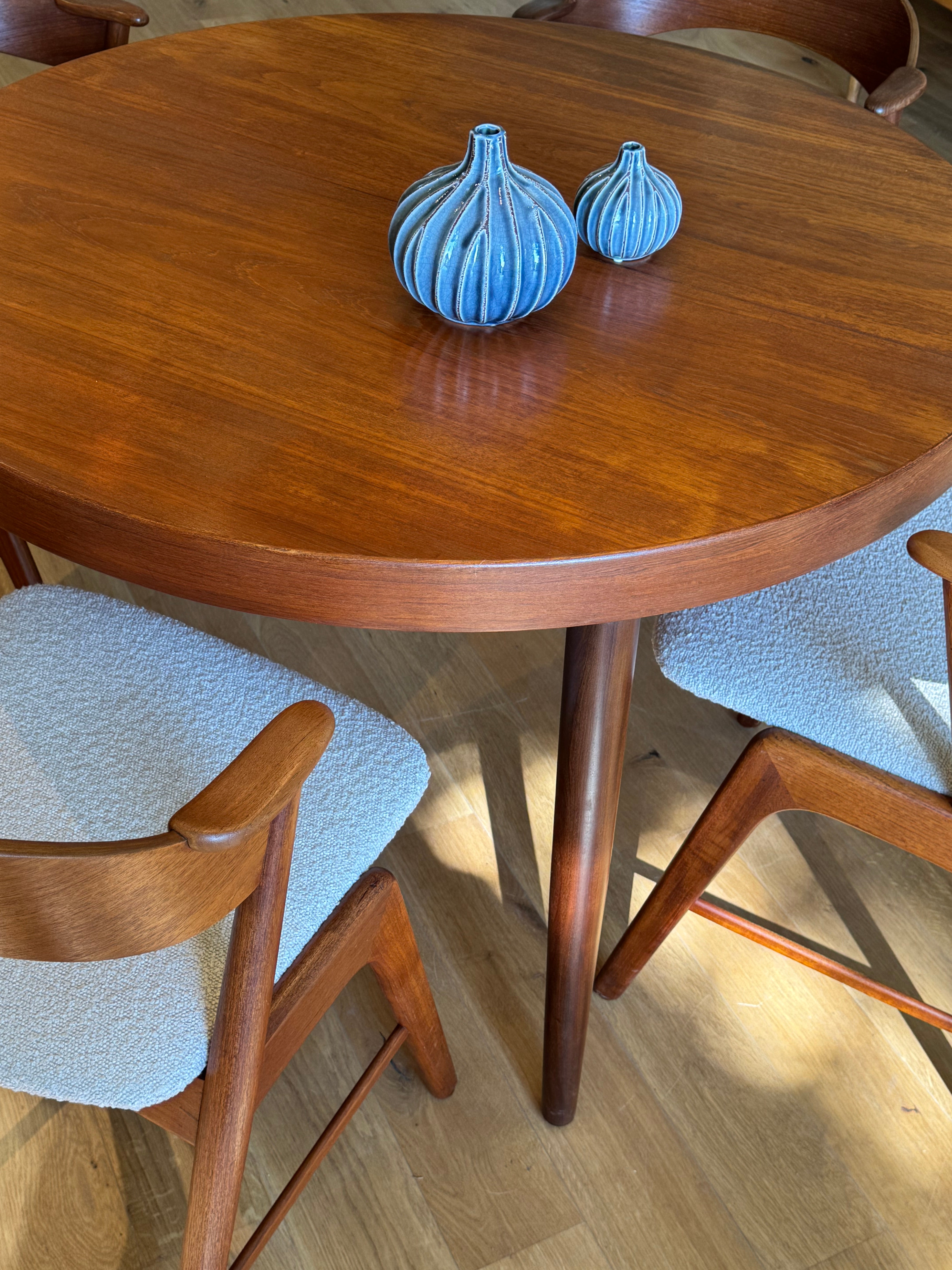 Table ronde de salle à manger extensible scandinave vintage en teck "Lisa"