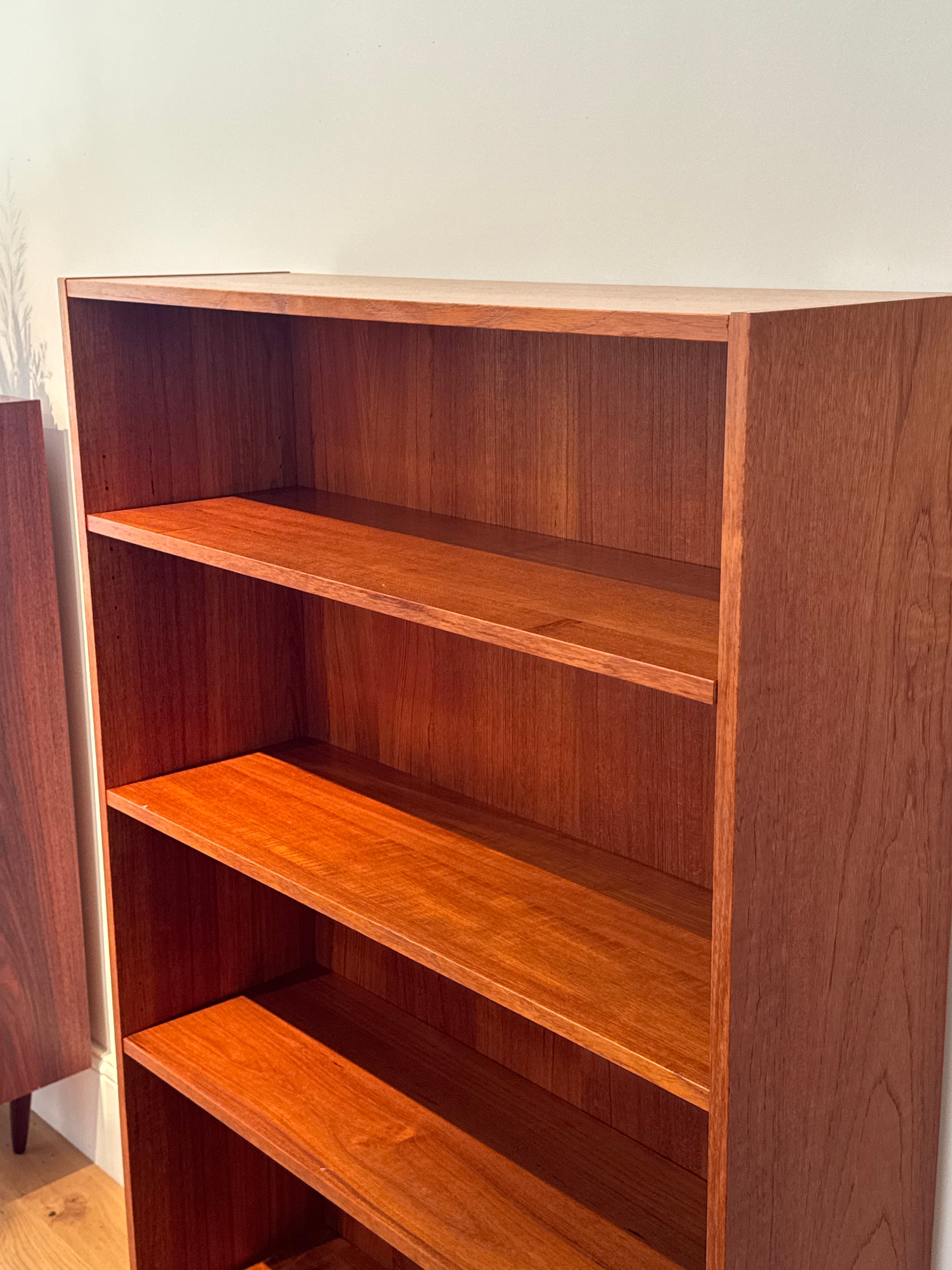 Bibliothèque scandinave vintage en teck « Liv »