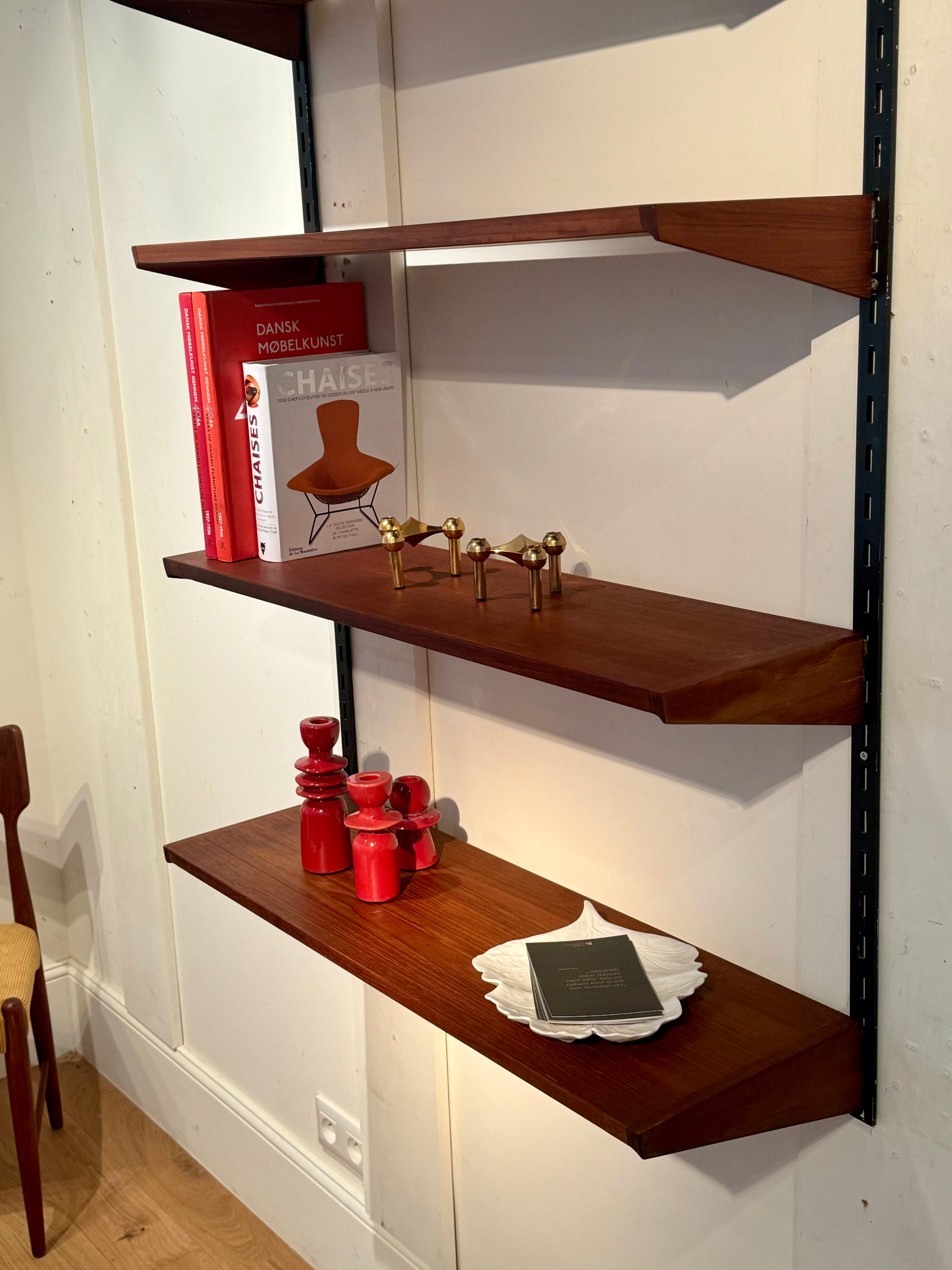 Bibliothèque murale scandinave vintage Kai Kristiansen de FM Møbler (5 étagères)