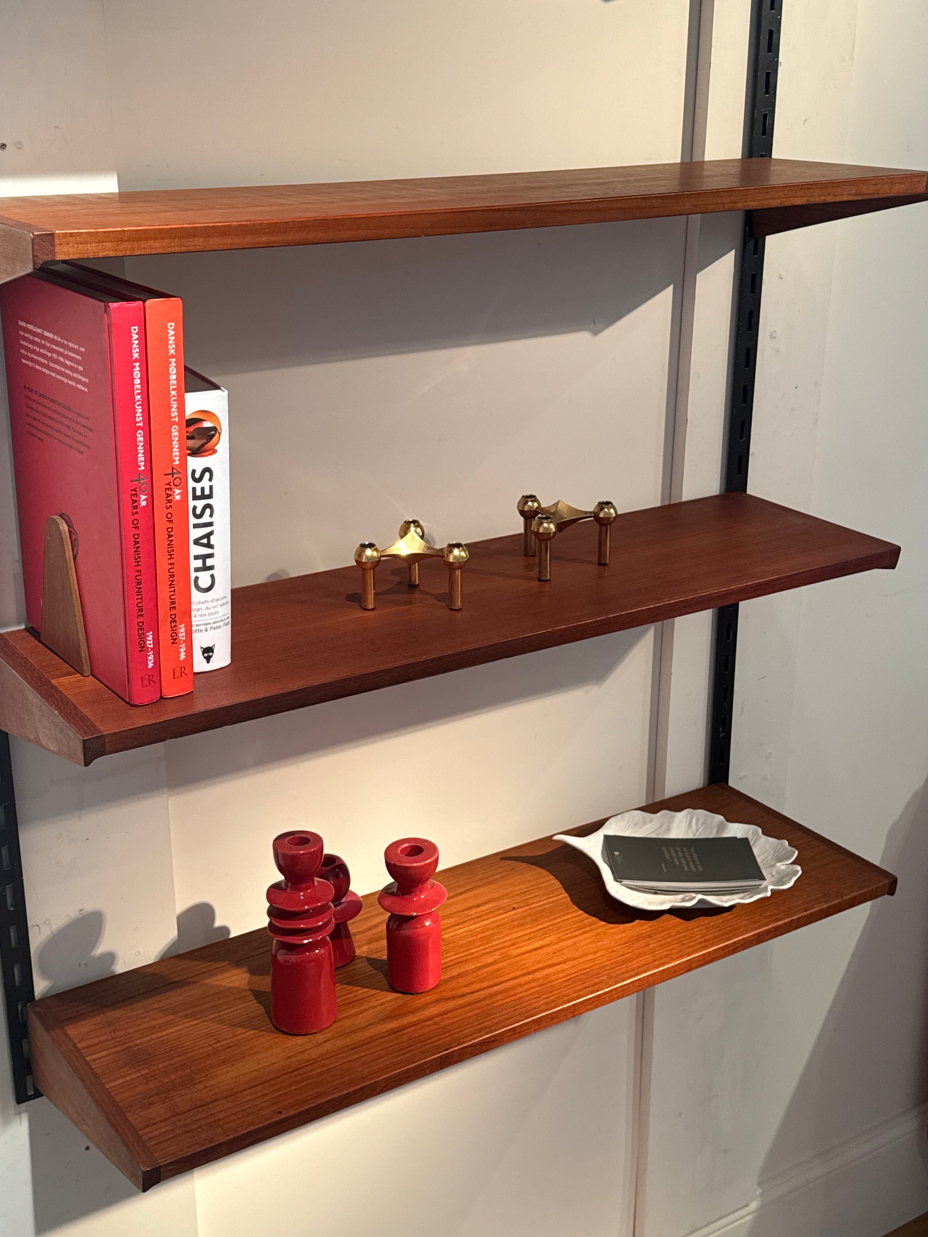 Bibliothèque murale scandinave vintage Kai Kristiansen de FM Møbler (5 étagères)