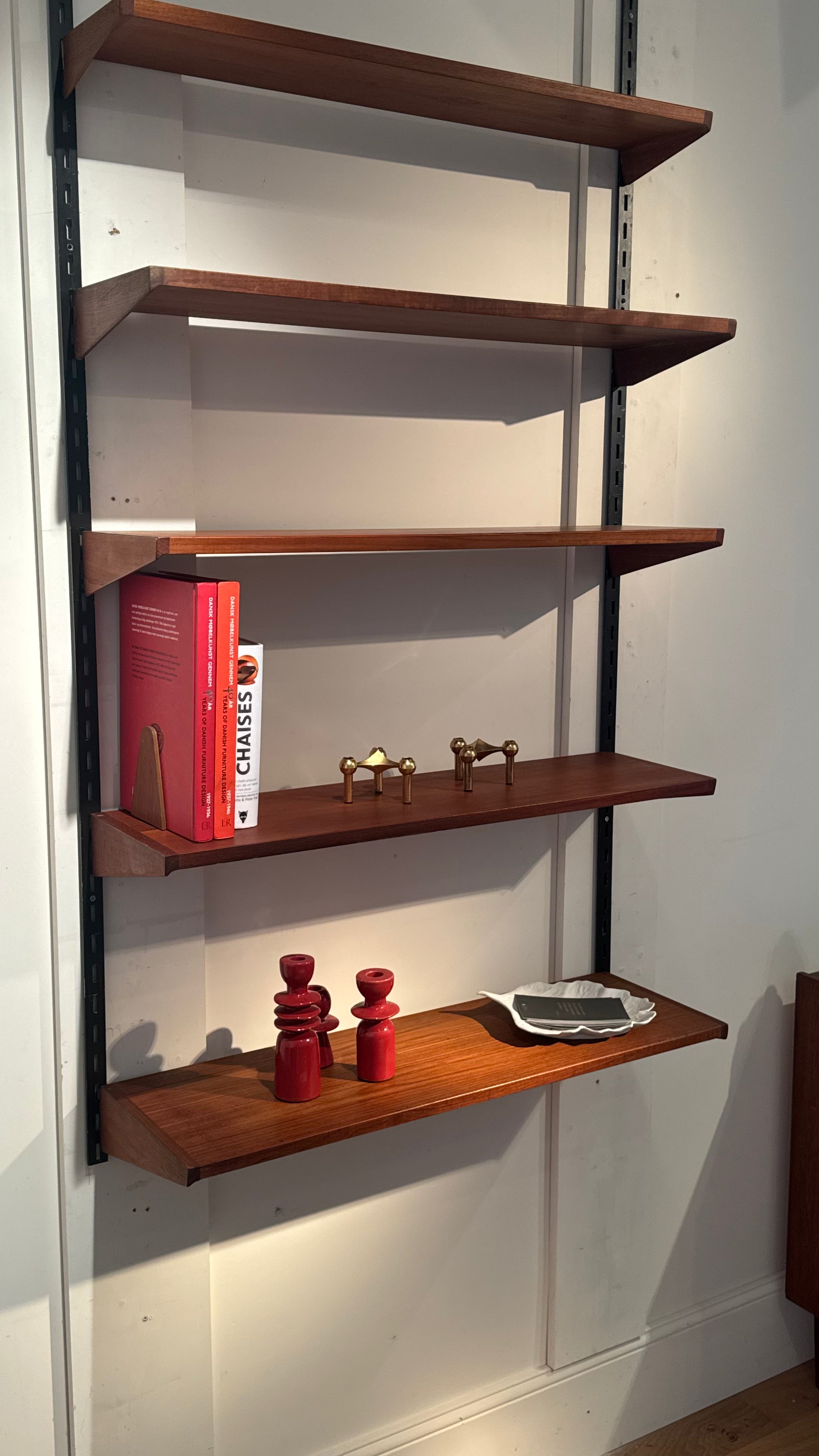 Bibliothèque murale scandinave vintage Kai Kristiansen de FM Møbler (5 étagères)